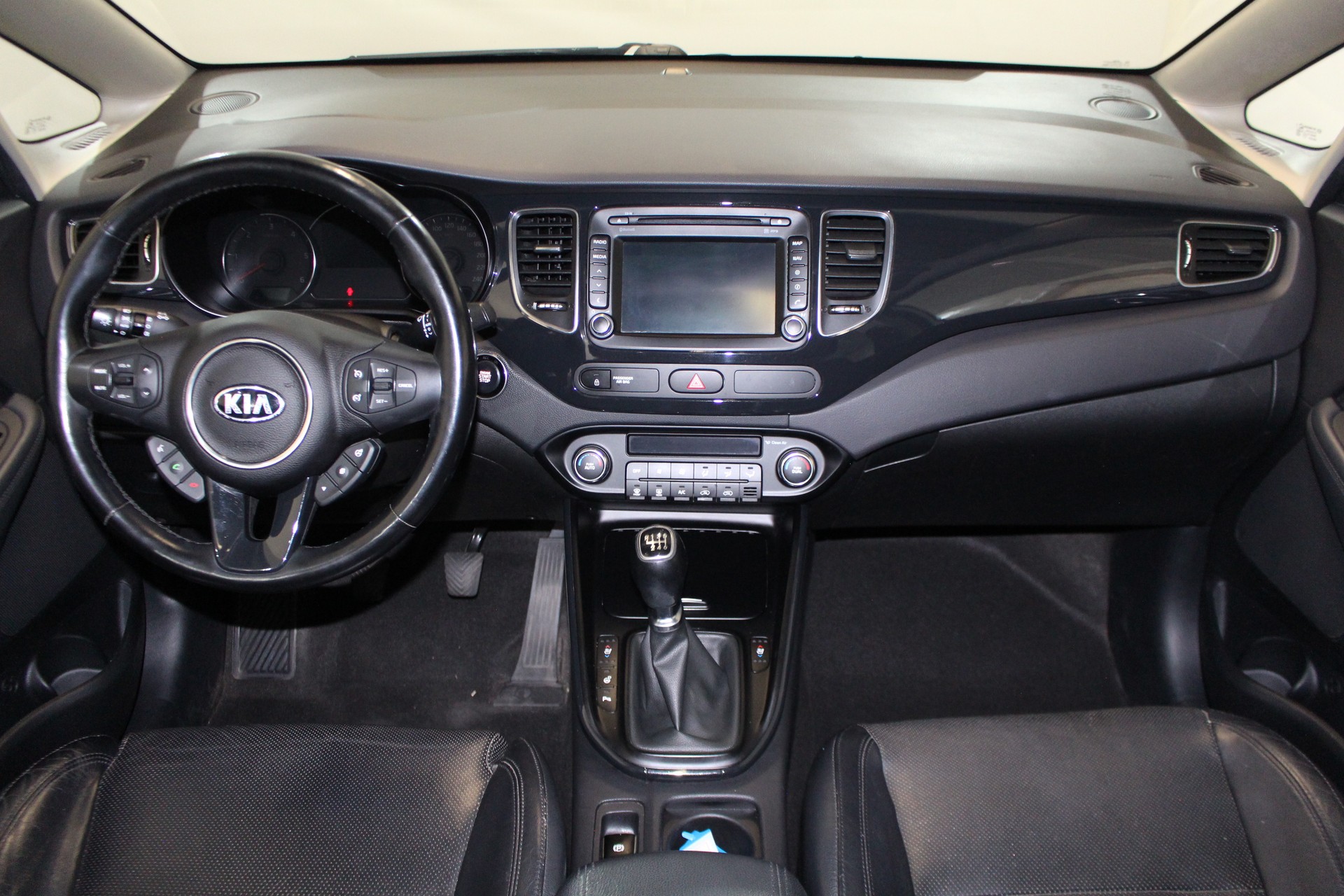 KIA Carens 1.7 CRDi Style-image-13