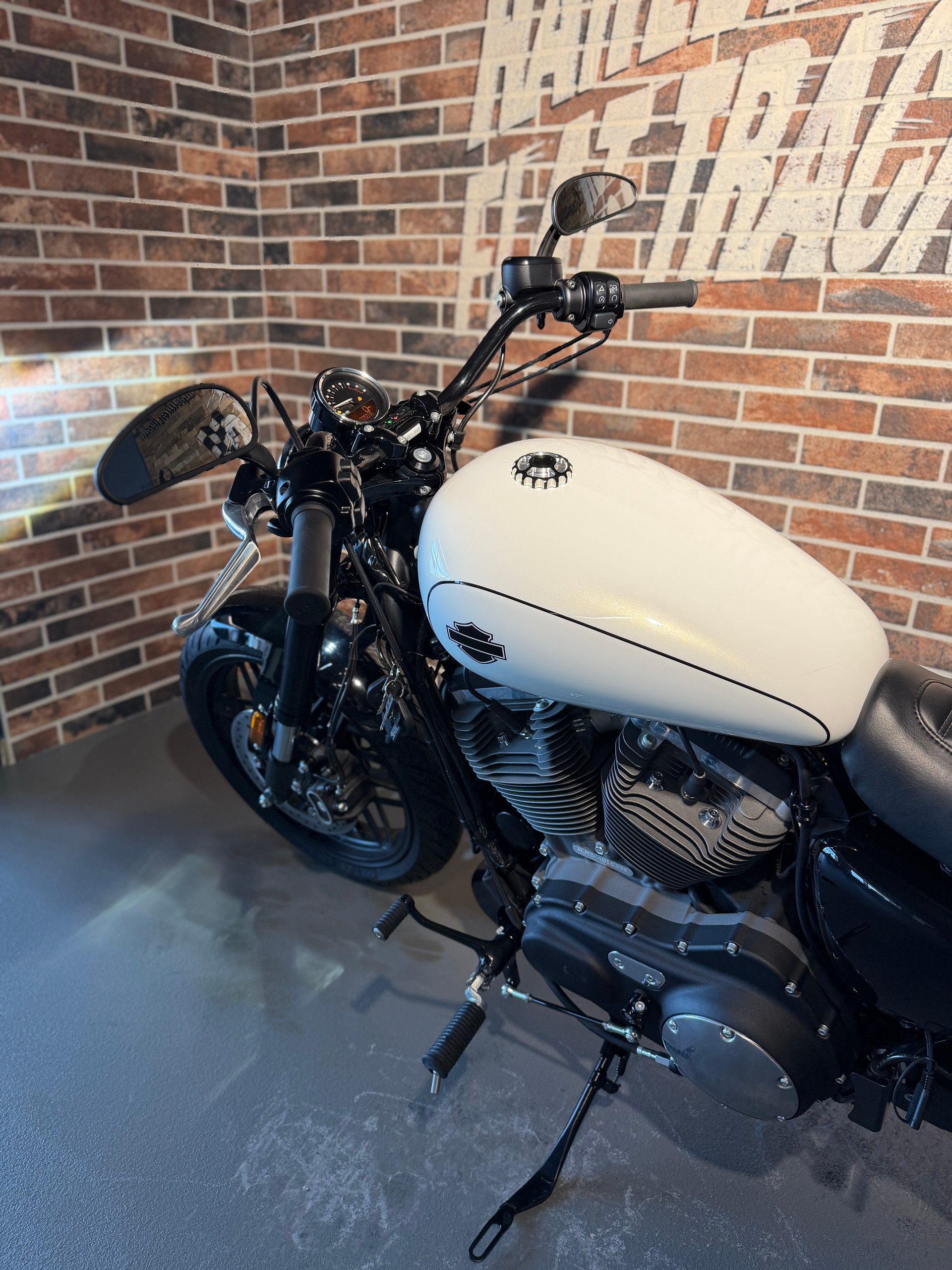HARLEY-DAVIDSON XL 1200 CX Sportster Roadster ABS-showroom-element-1