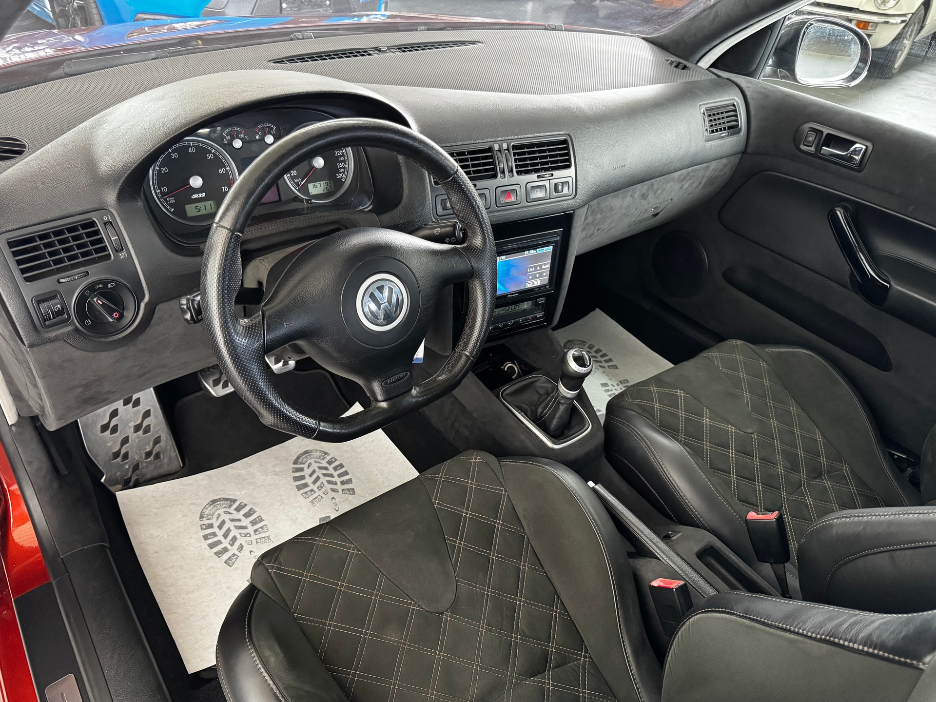 VW Golf R32 4Motion-image-13