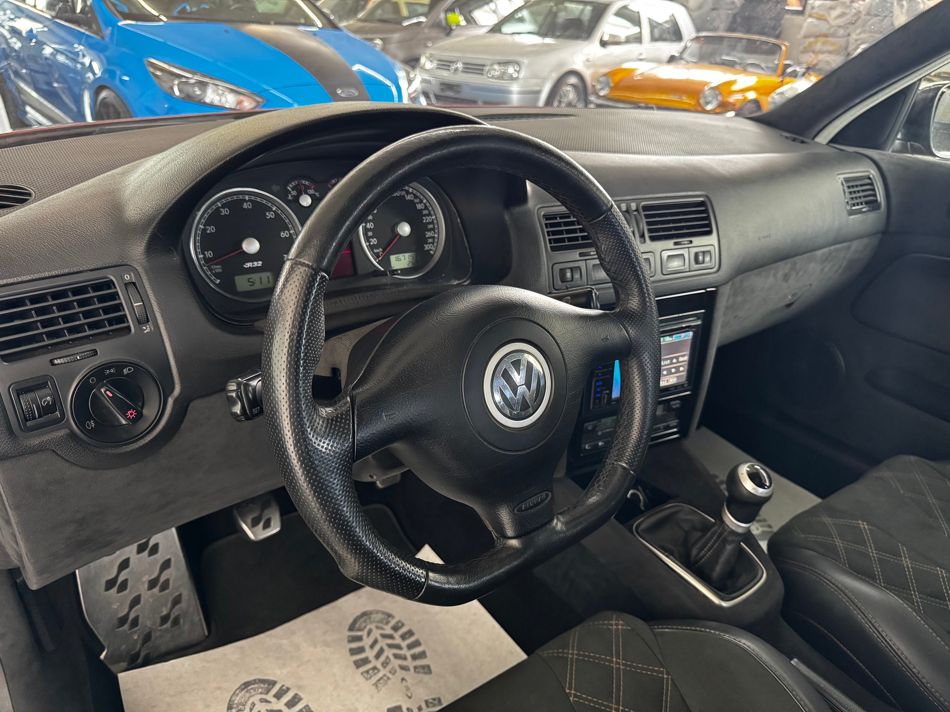 VW Golf R32 4Motion-image-12