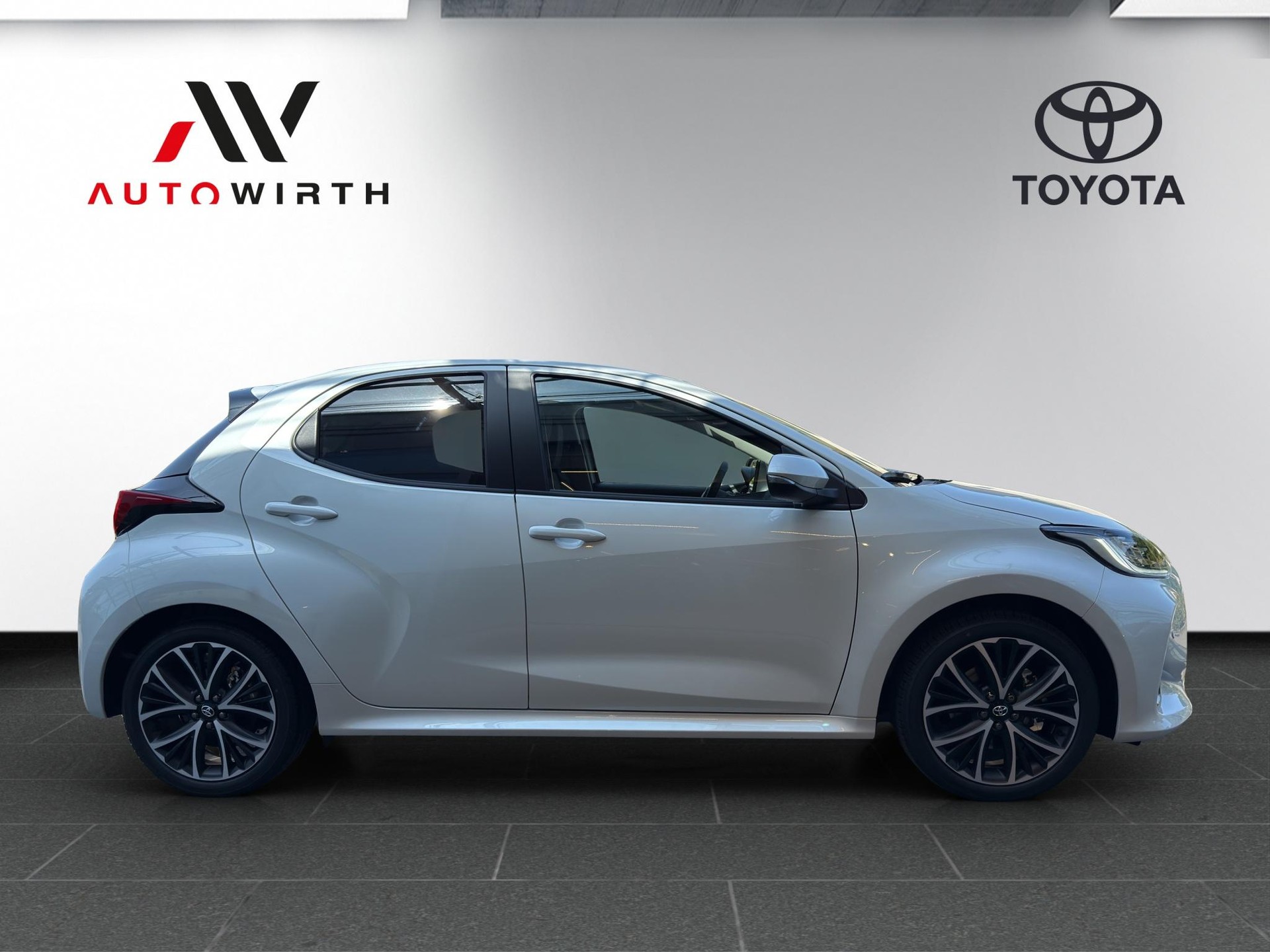 TOYOTA Yaris 1.5 VVT-i HSD Trend-image-3