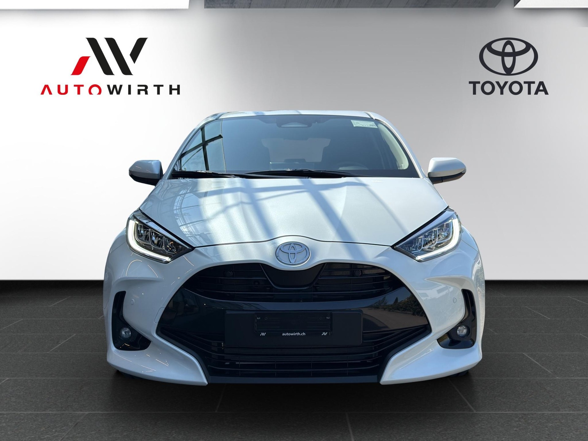 TOYOTA Yaris 1.5 VVT-i HSD Trend-image-1