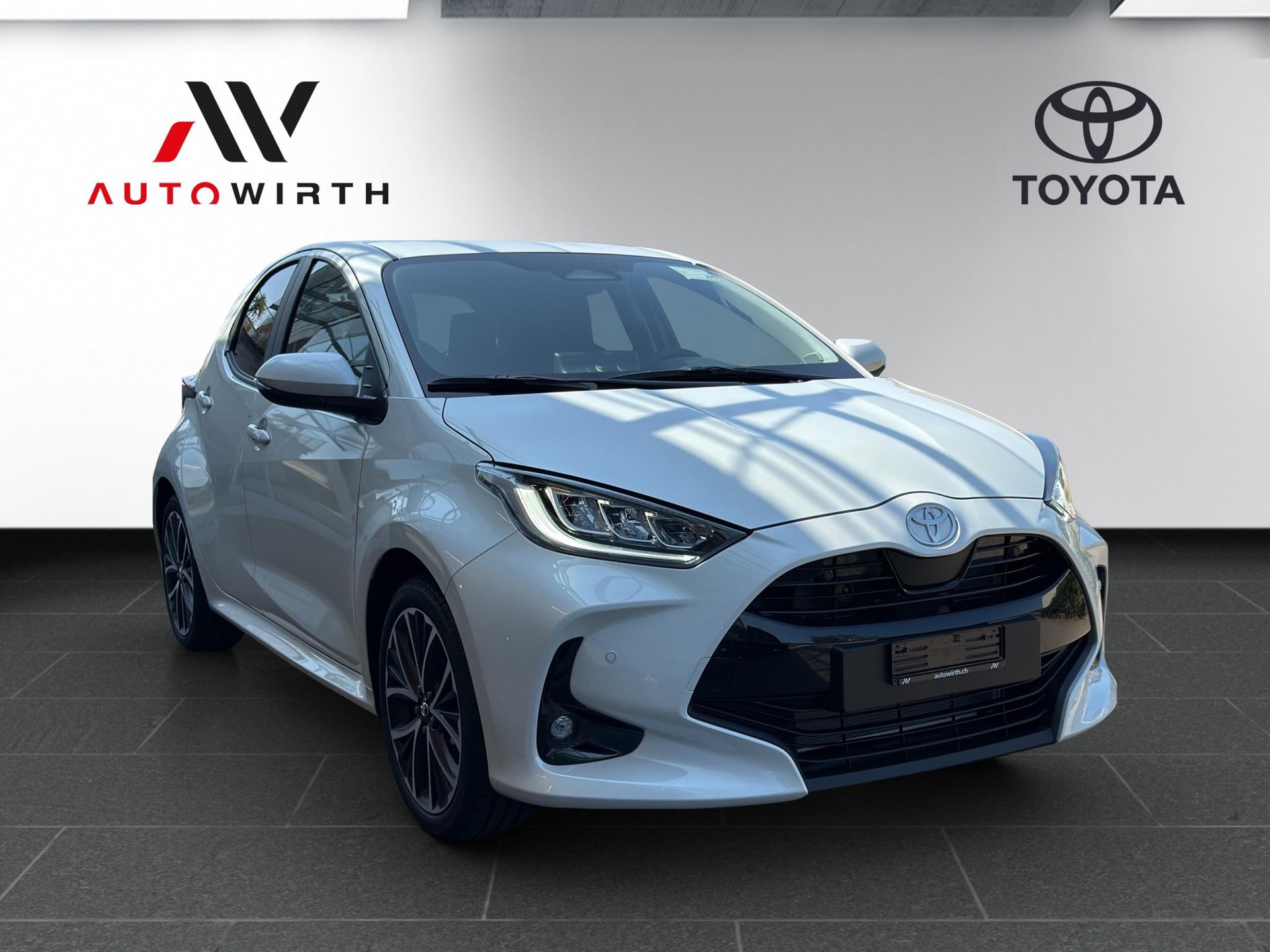 TOYOTA Yaris 1.5 VVT-i HSD Trend-image-2