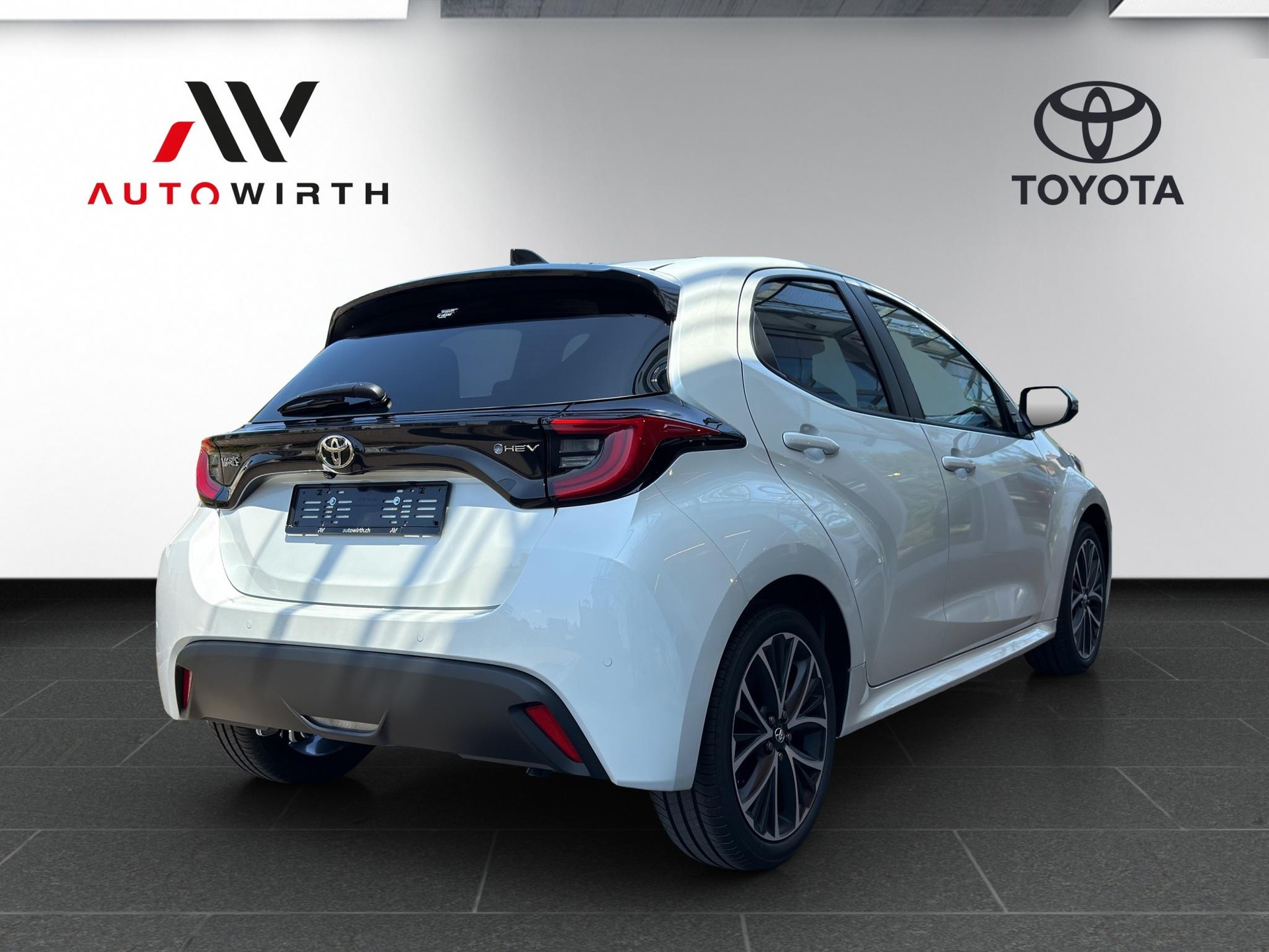 TOYOTA Yaris 1.5 VVT-i HSD Trend-image-4