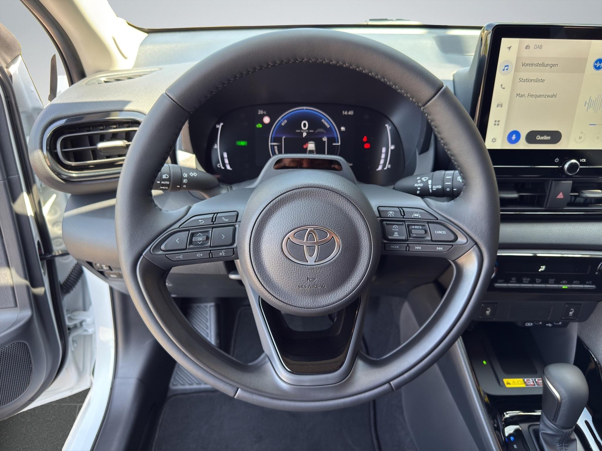 TOYOTA Yaris 1.5 VVT-i HSD Trend-image-9