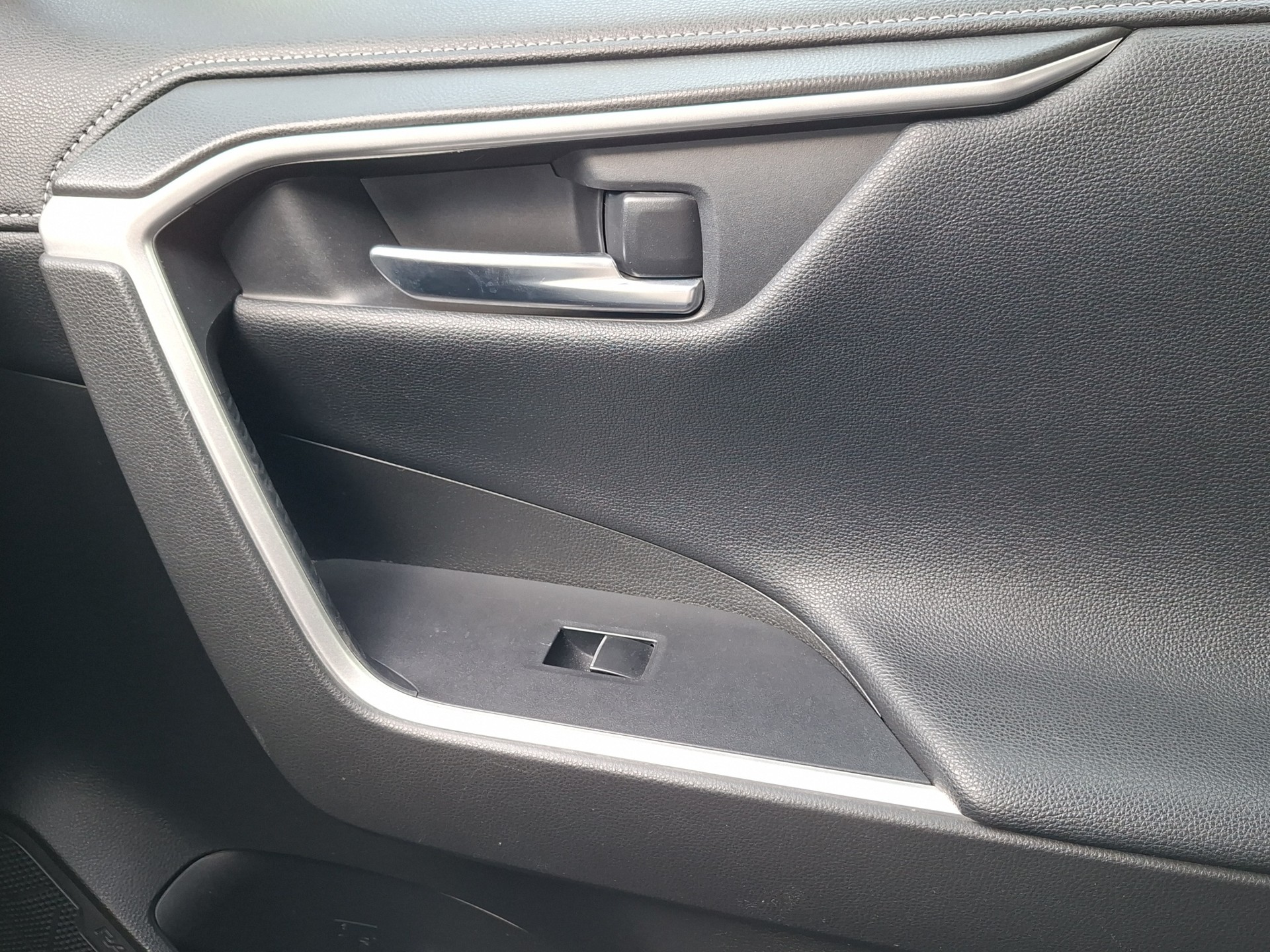 TOYOTA RAV-4 2.5 HSD Comfort e-CVT 4WD-image-16