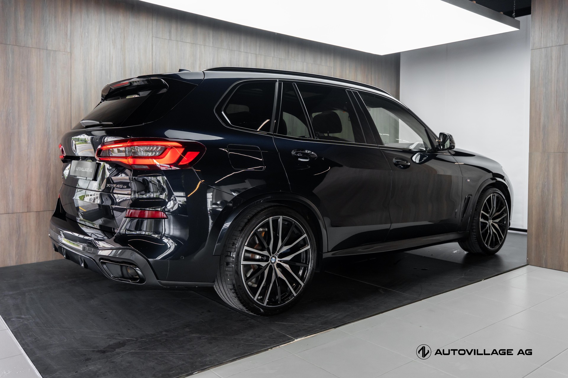 BMW X5 xDrive45e M Sport Steptronic-showroom-element-1