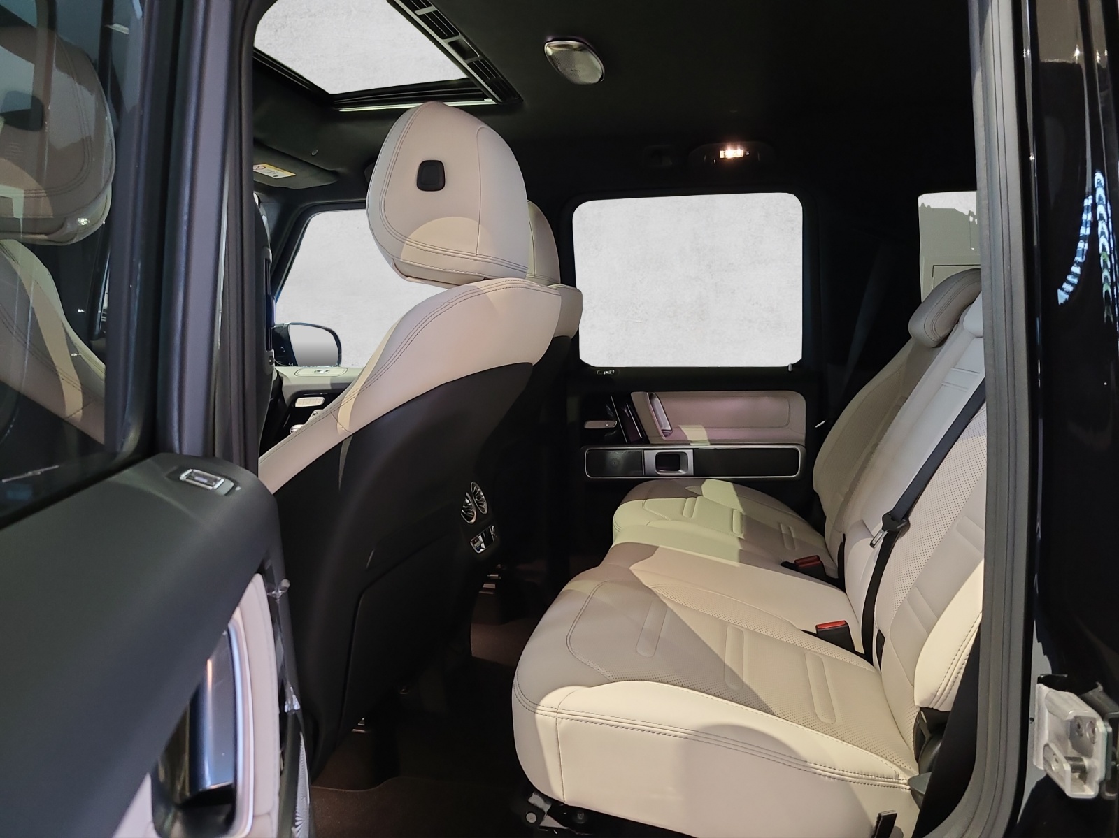 MERCEDES-BENZ G 450 d AMG Line W465-showroom-element-2
