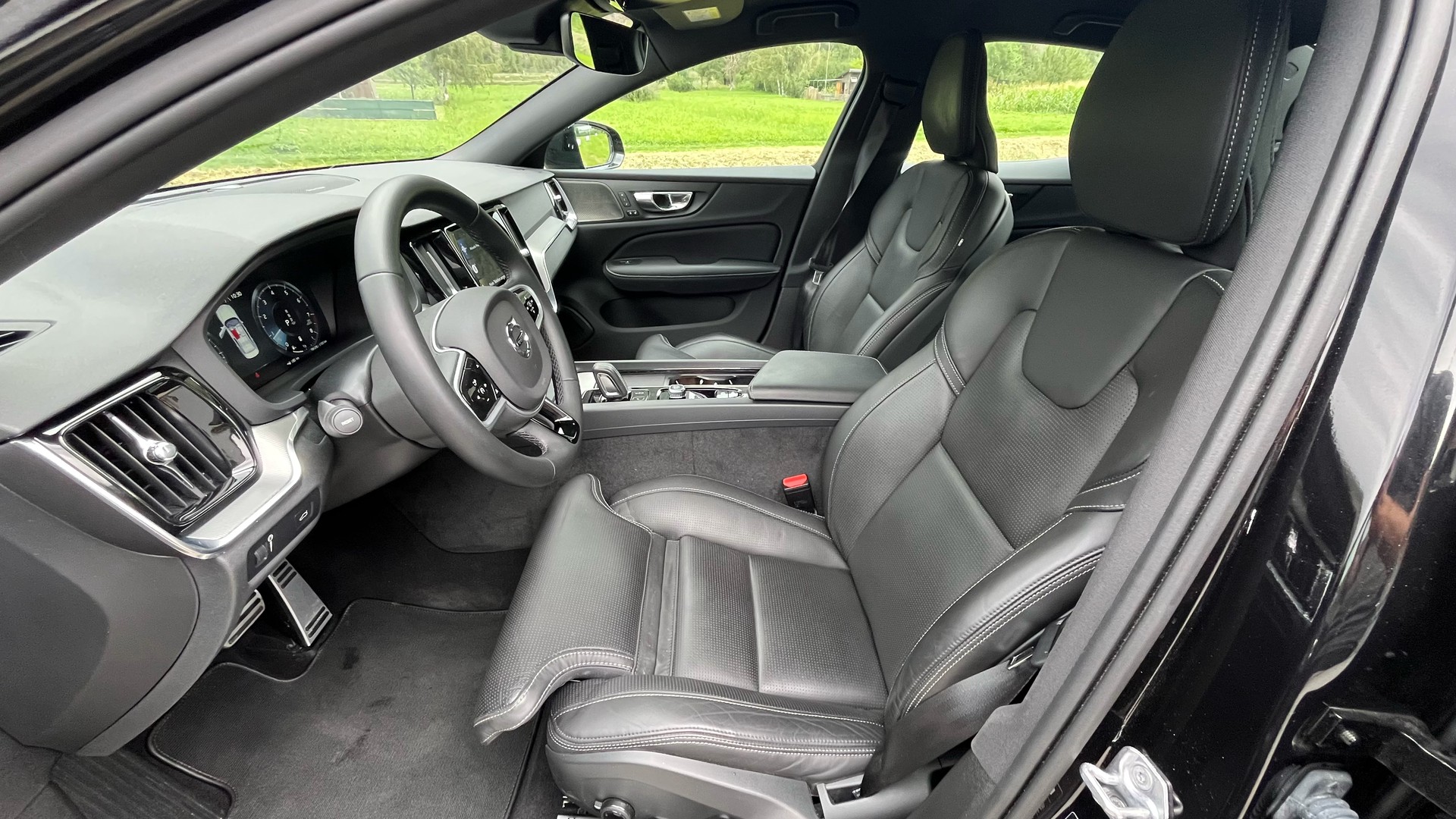 VOLVO S60 B5 AWD Benzin Mild Hybrid Plus Dark Geartronic-image-9