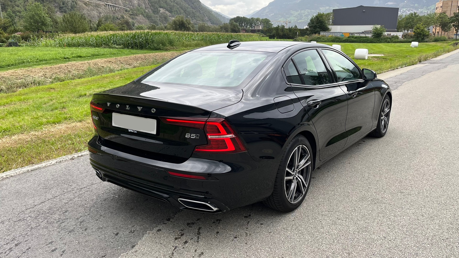 VOLVO S60 B5 AWD Benzin Mild Hybrid Plus Dark Geartronic-image-4