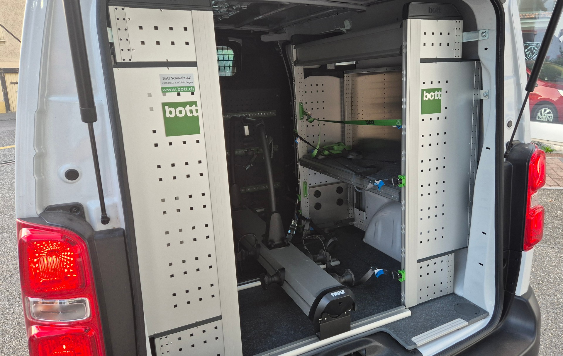 PEUGEOT Expert HDi145 *Vollausstattung* mit Bott Ausbau-image-9