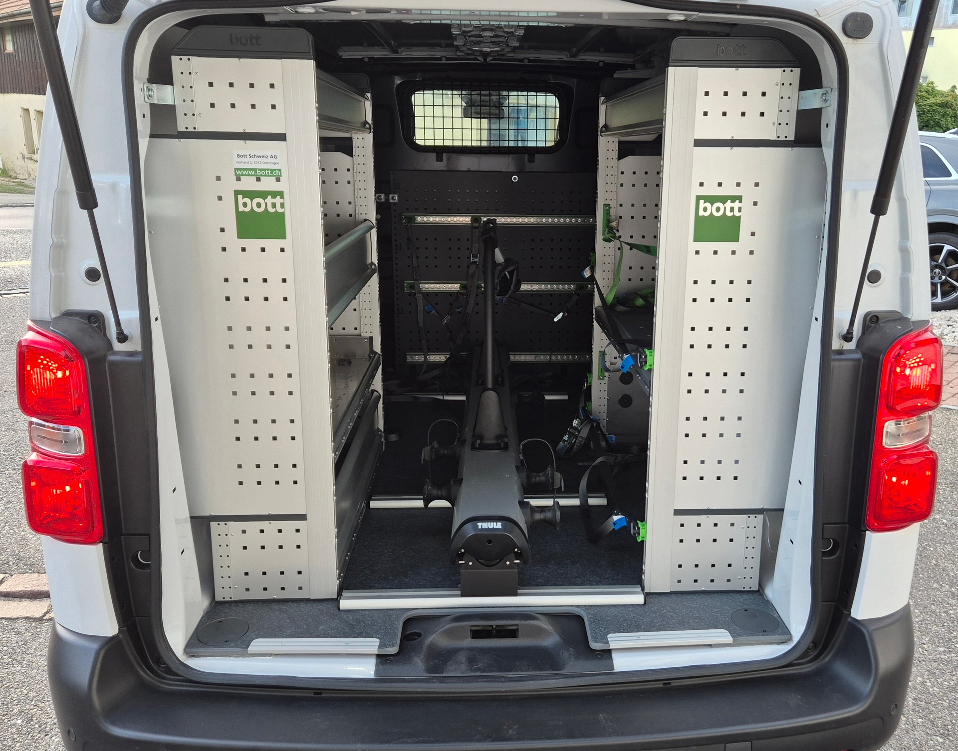 PEUGEOT Expert HDi145 *Vollausstattung* mit Bott Ausbau-image-8