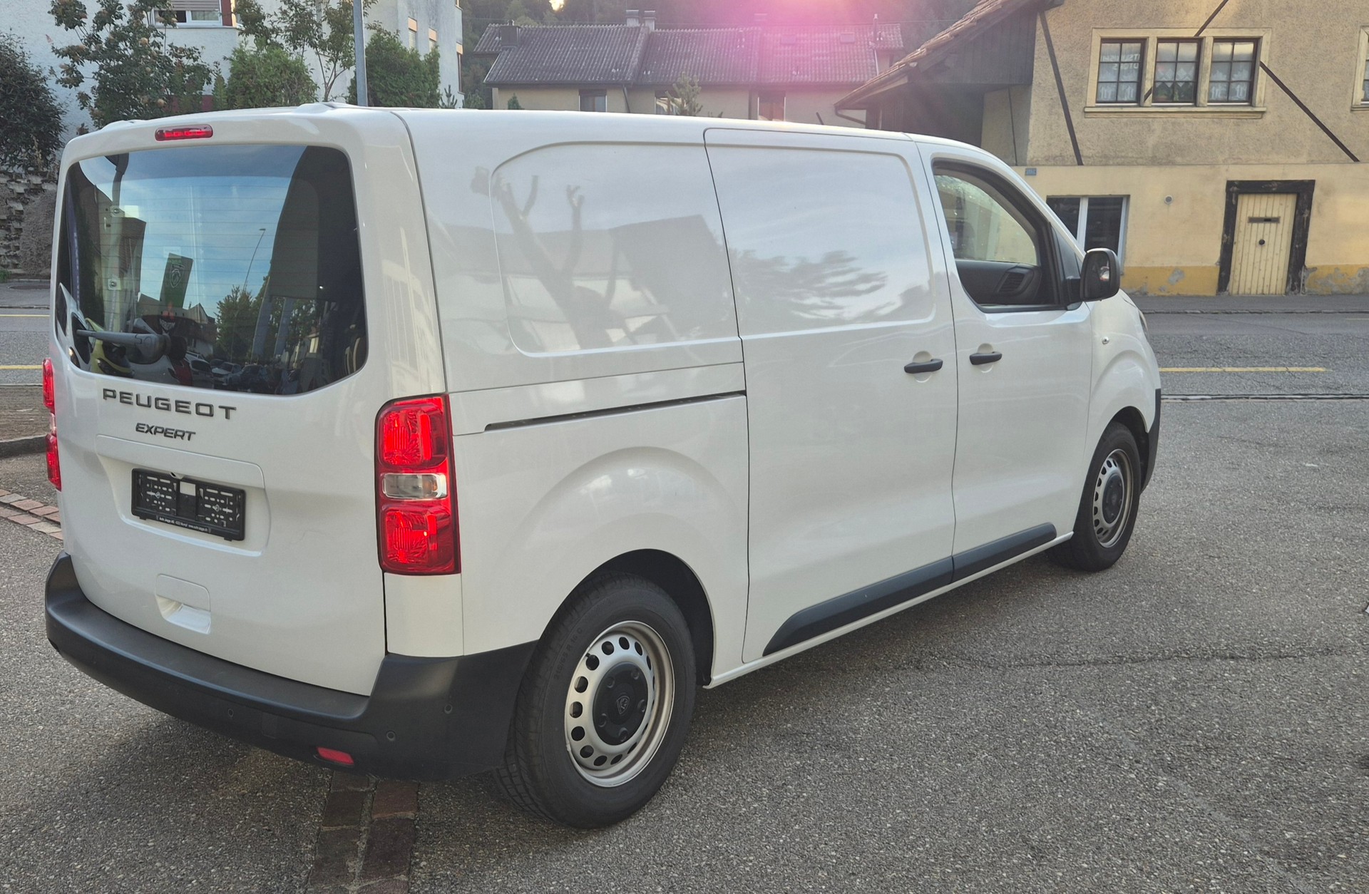 PEUGEOT Expert HDi145 *Vollausstattung* mit Bott Ausbau-image-11
