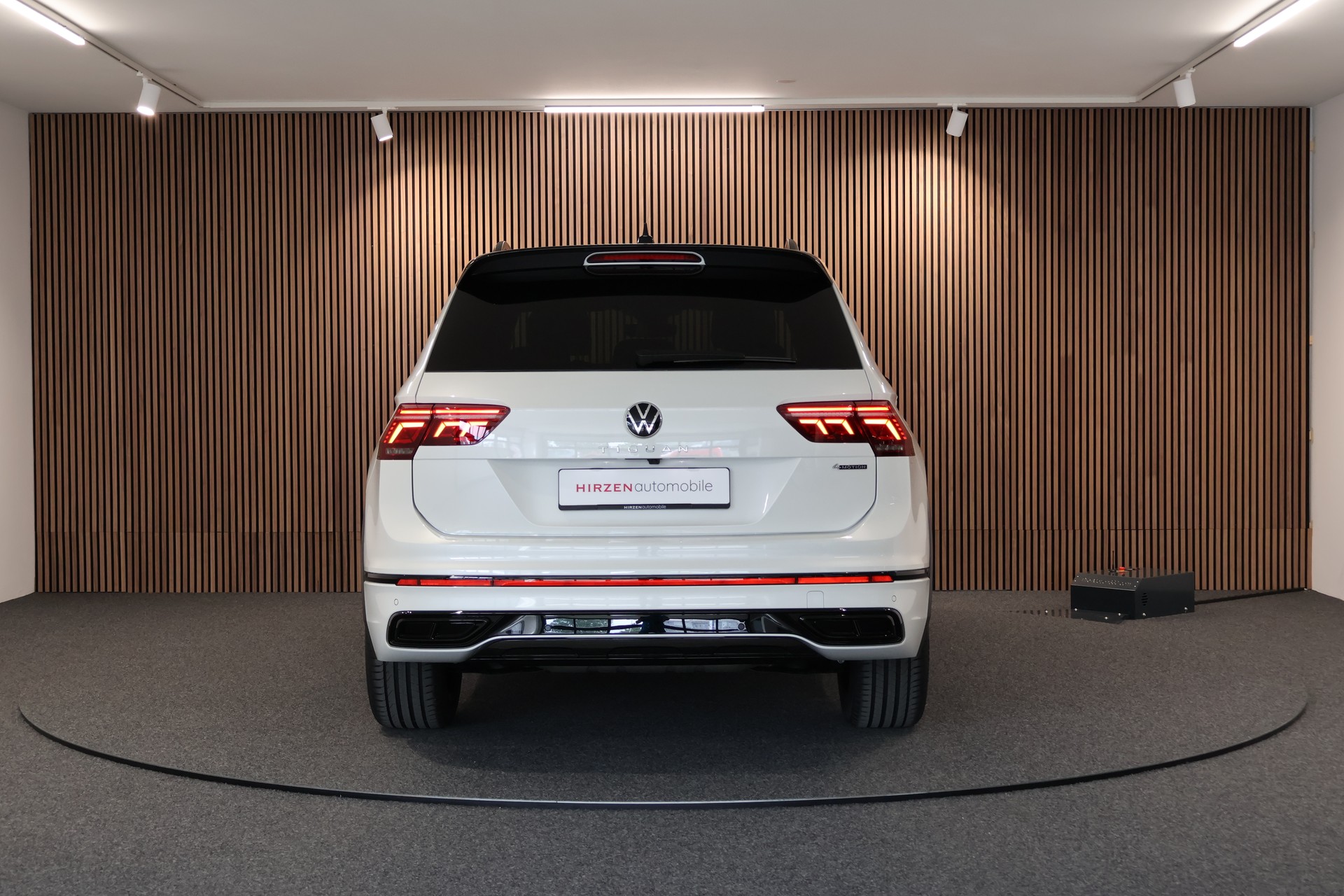 VW Tiguan 2.0TSI R-Line 4Motion DSG-image-3