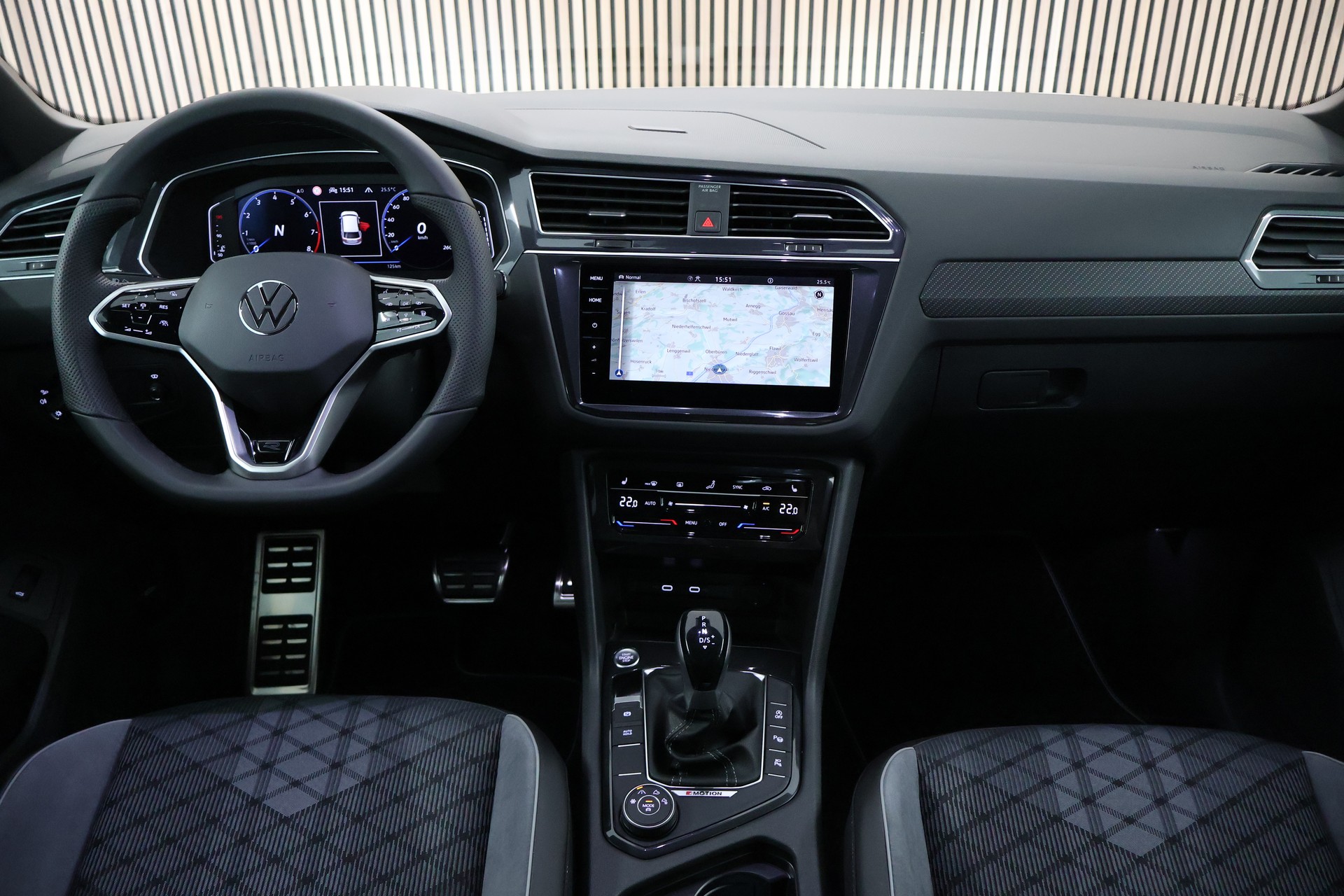 VW Tiguan 2.0TSI R-Line 4Motion DSG-image-13