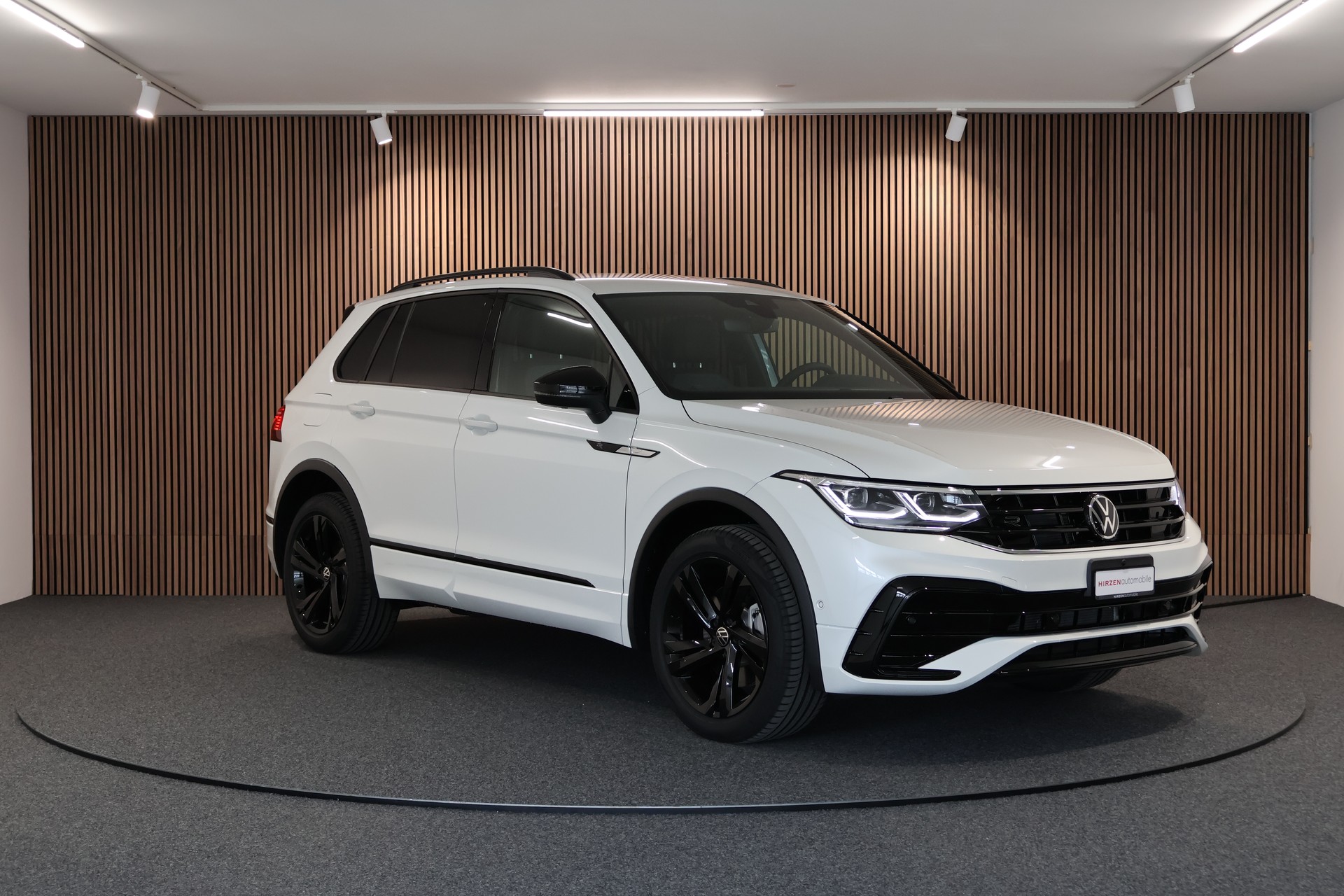 VW Tiguan 2.0TSI R-Line 4Motion DSG-image-6