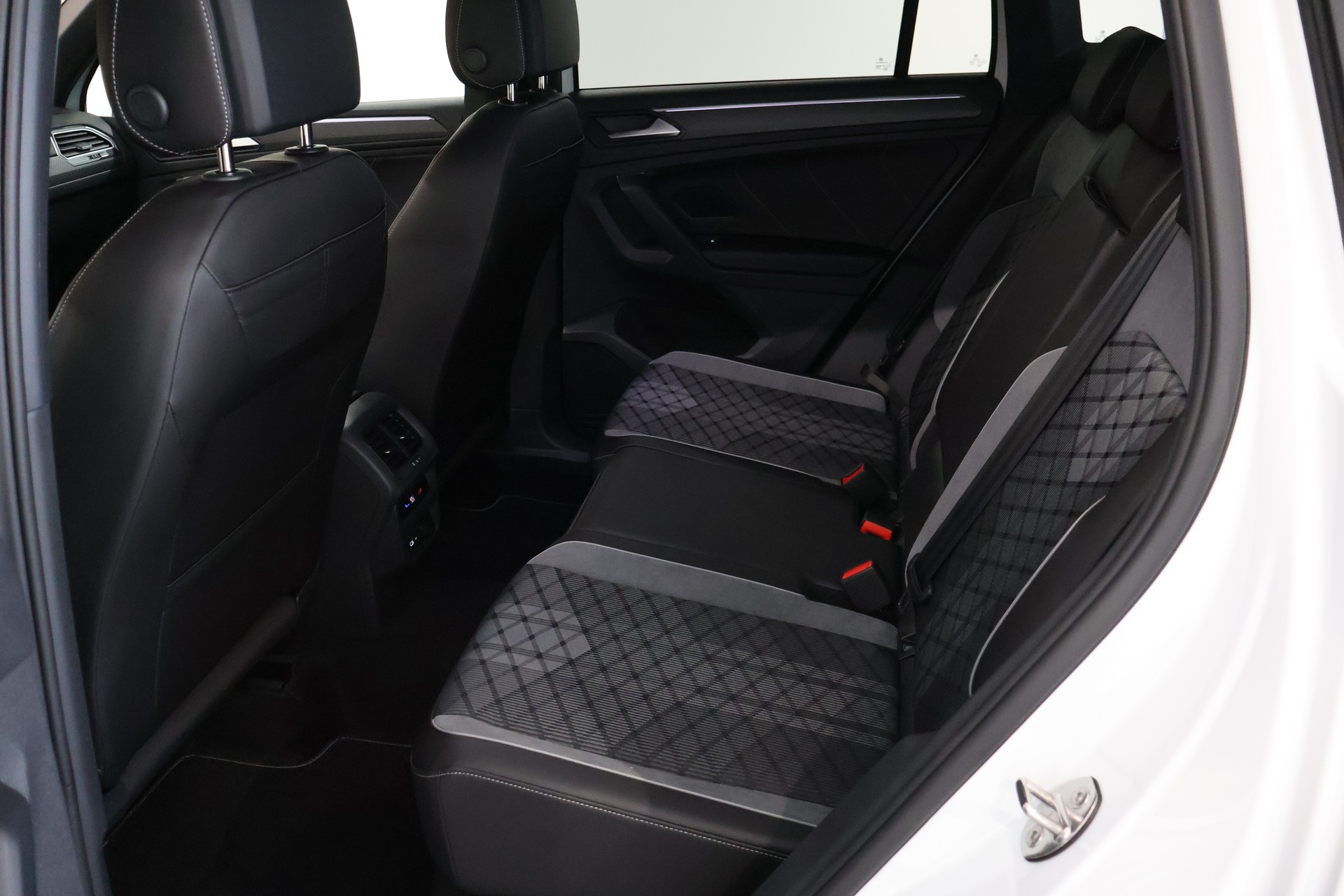 VW Tiguan 2.0TSI R-Line 4Motion DSG-image-10