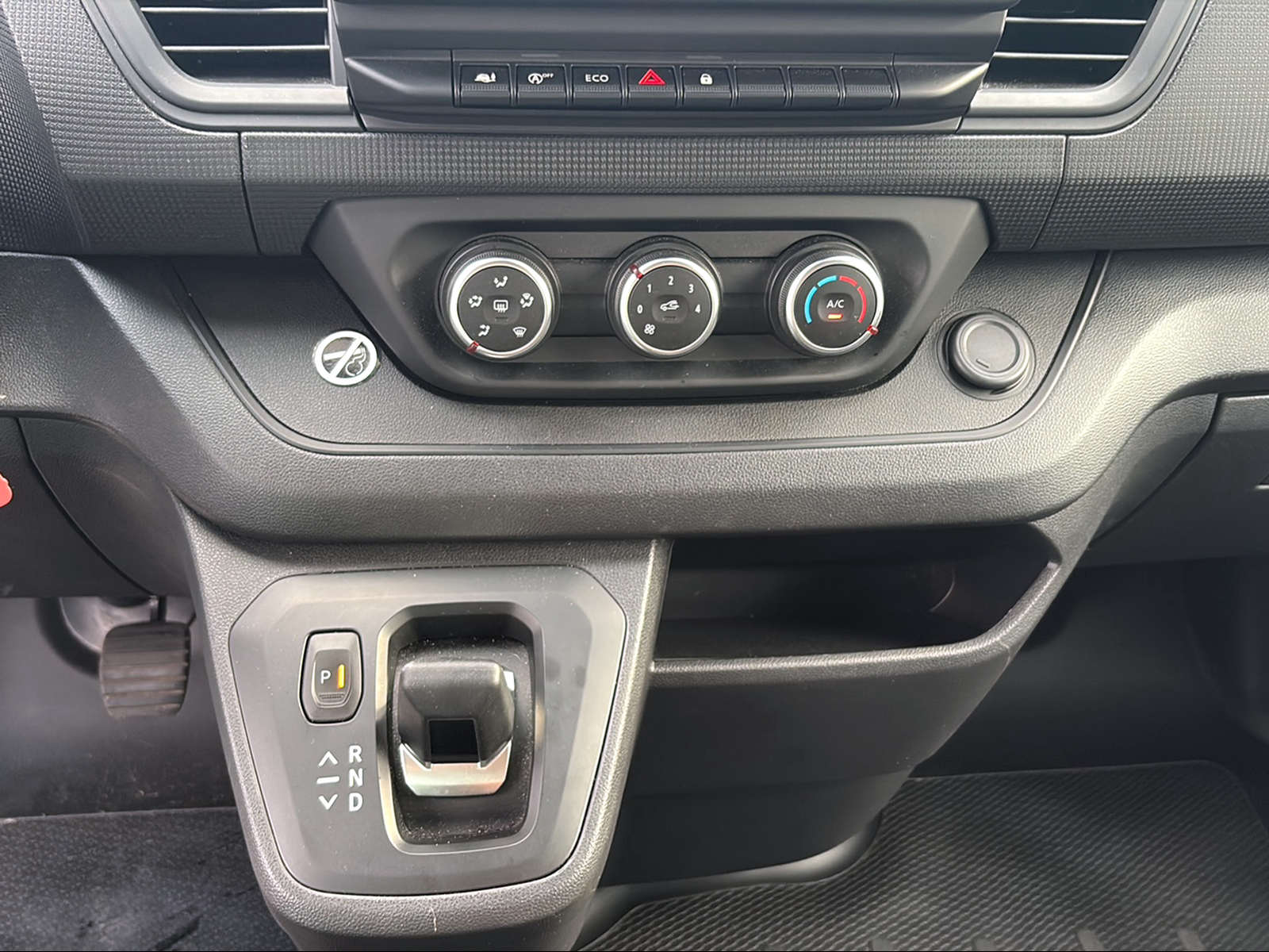 RENAULT Passenger SpaceNomad 2.0 dCi Blue 150 evolution-image-13