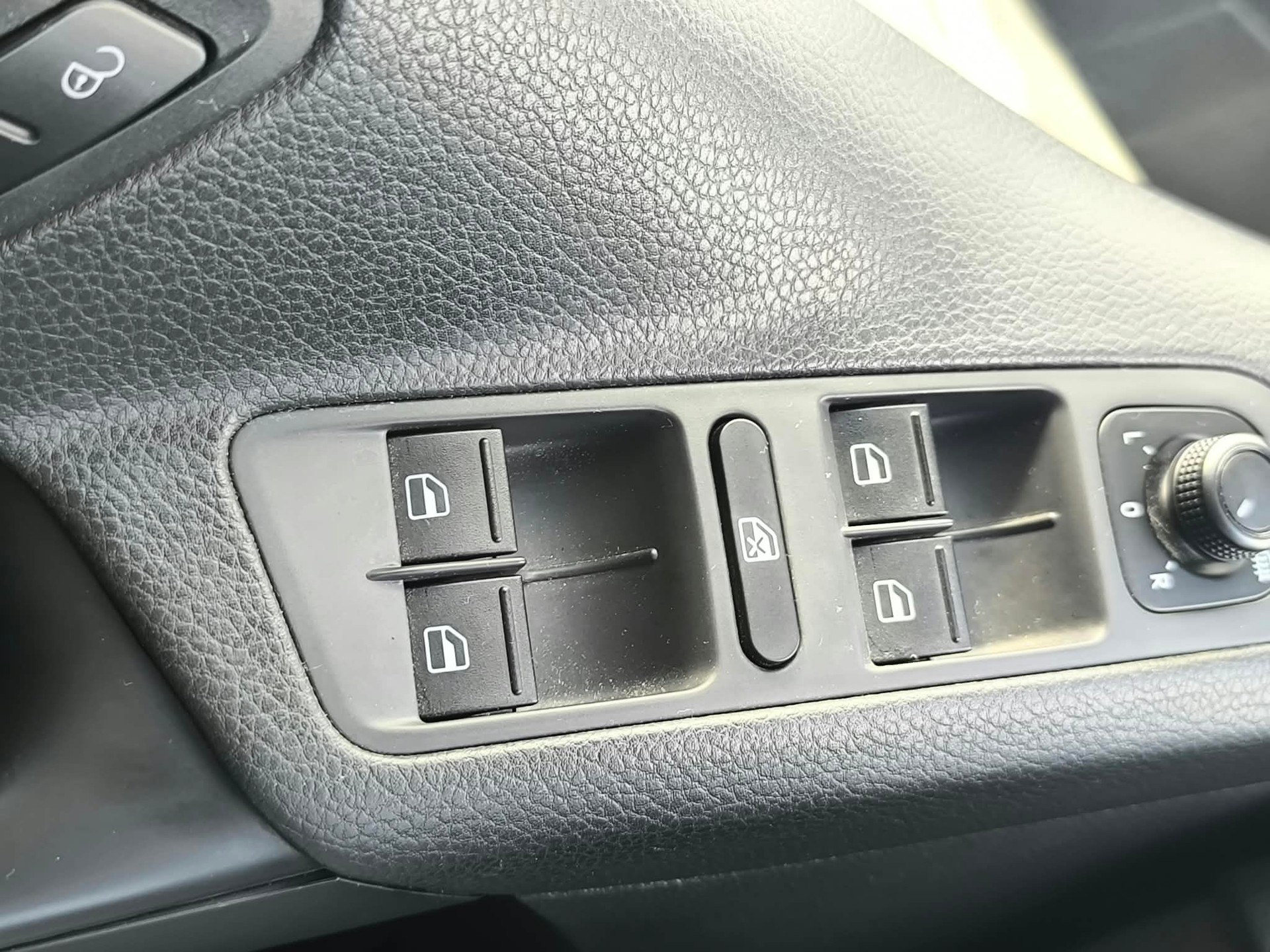 VW Tiguan 2.0 TDI BlueMotion Start 4Motion DSG-image-10