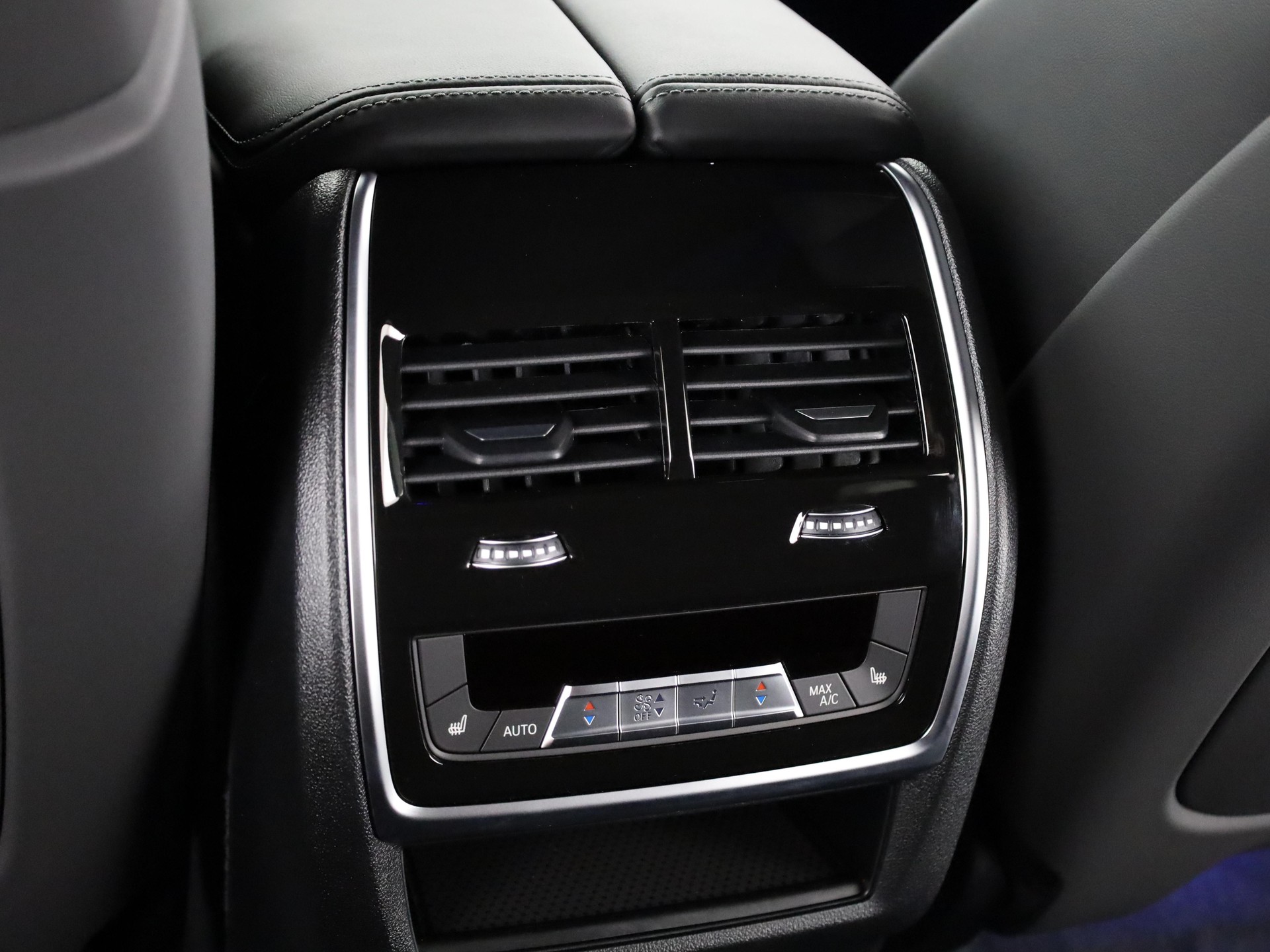 BMW XM G09 50e Plug-in Hybrid-image-22