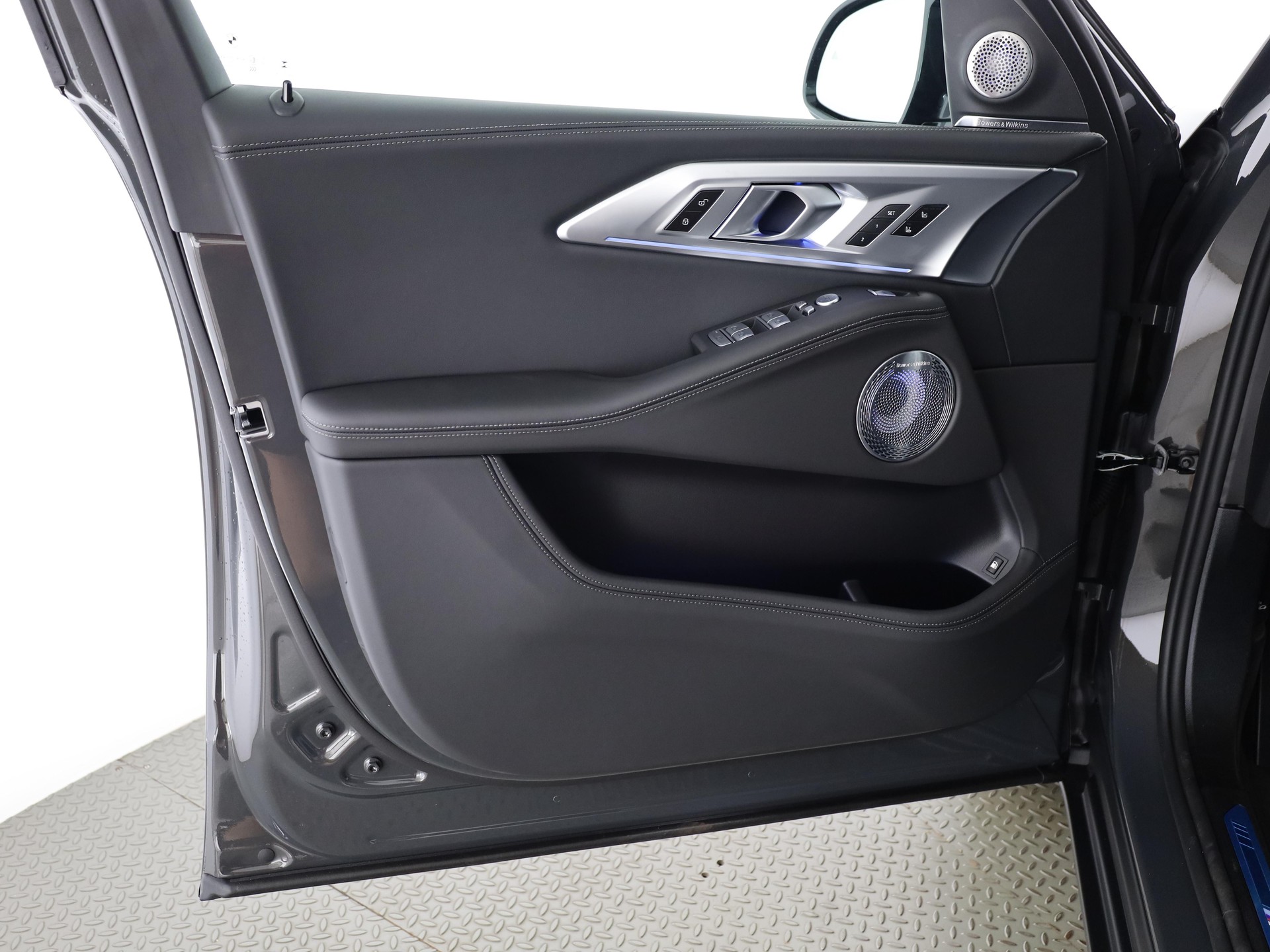 BMW XM G09 50e Plug-in Hybrid-image-10