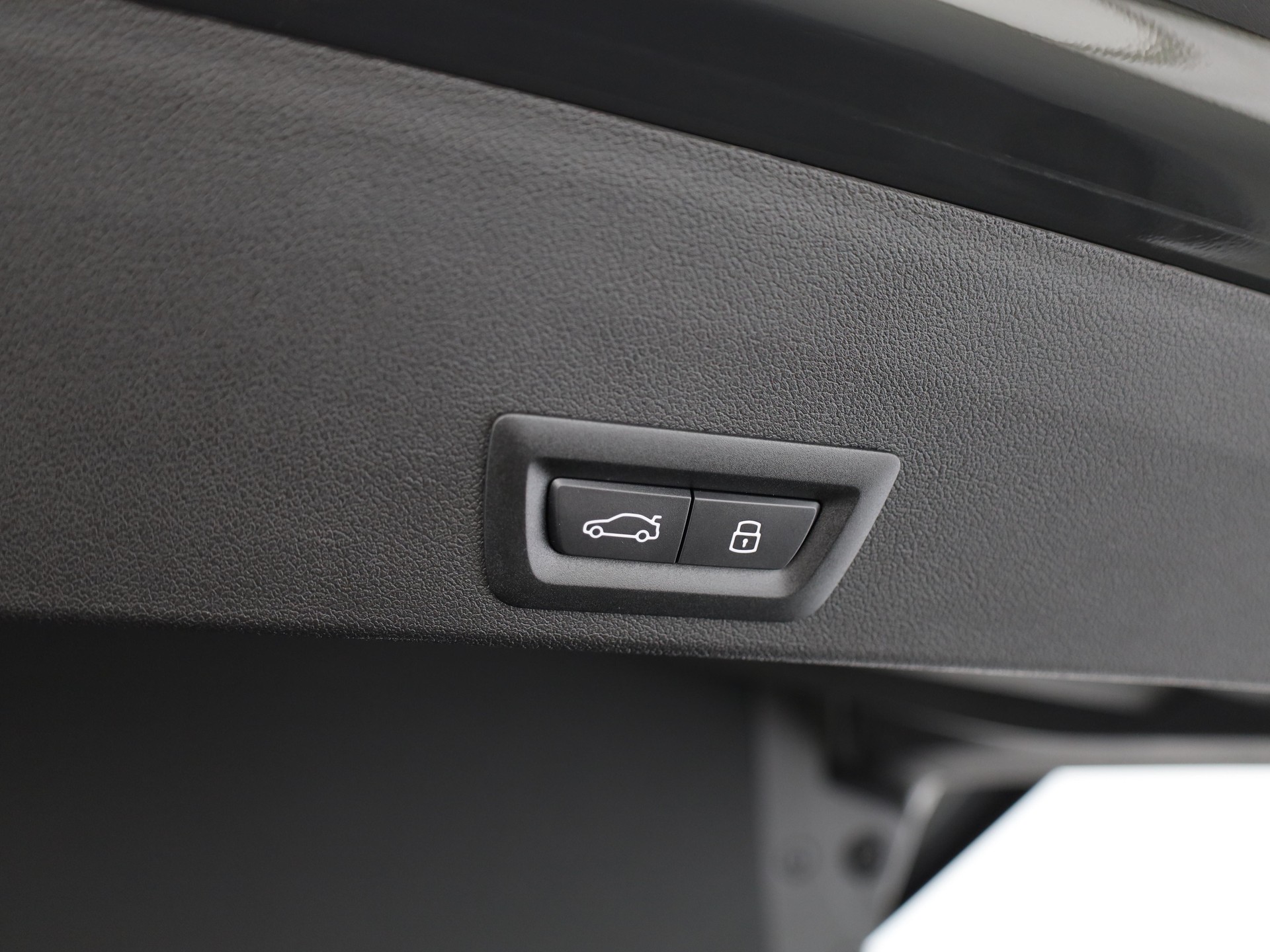 BMW XM G09 50e Plug-in Hybrid-image-9