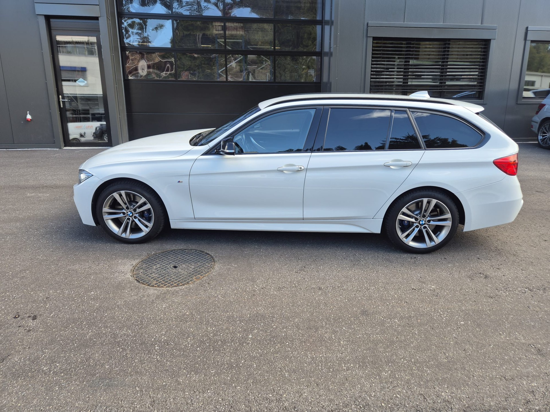 BMW 335d xDrive Touring Sport Line M Sport-image-5