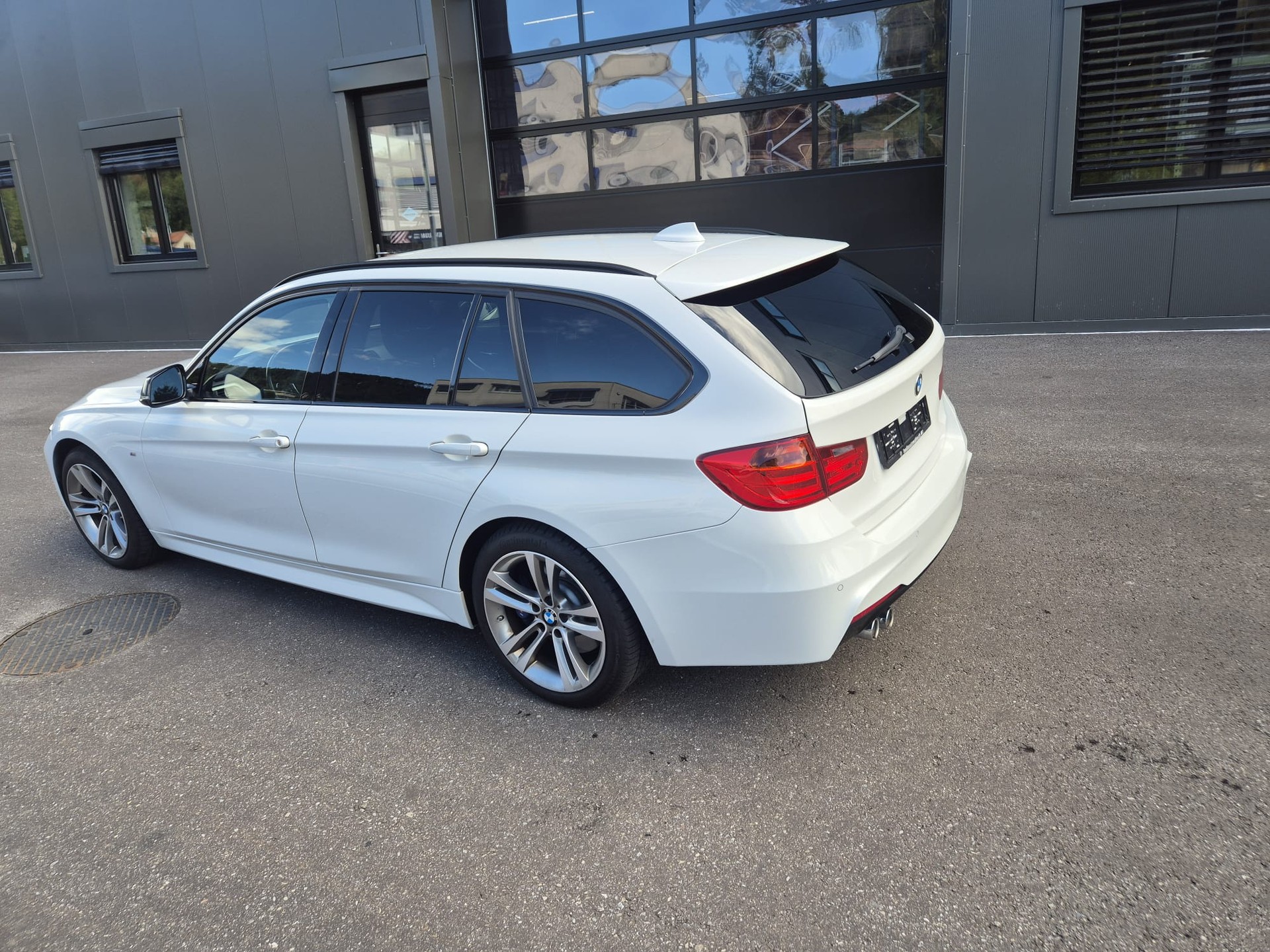 BMW 335d xDrive Touring Sport Line M Sport-image-2