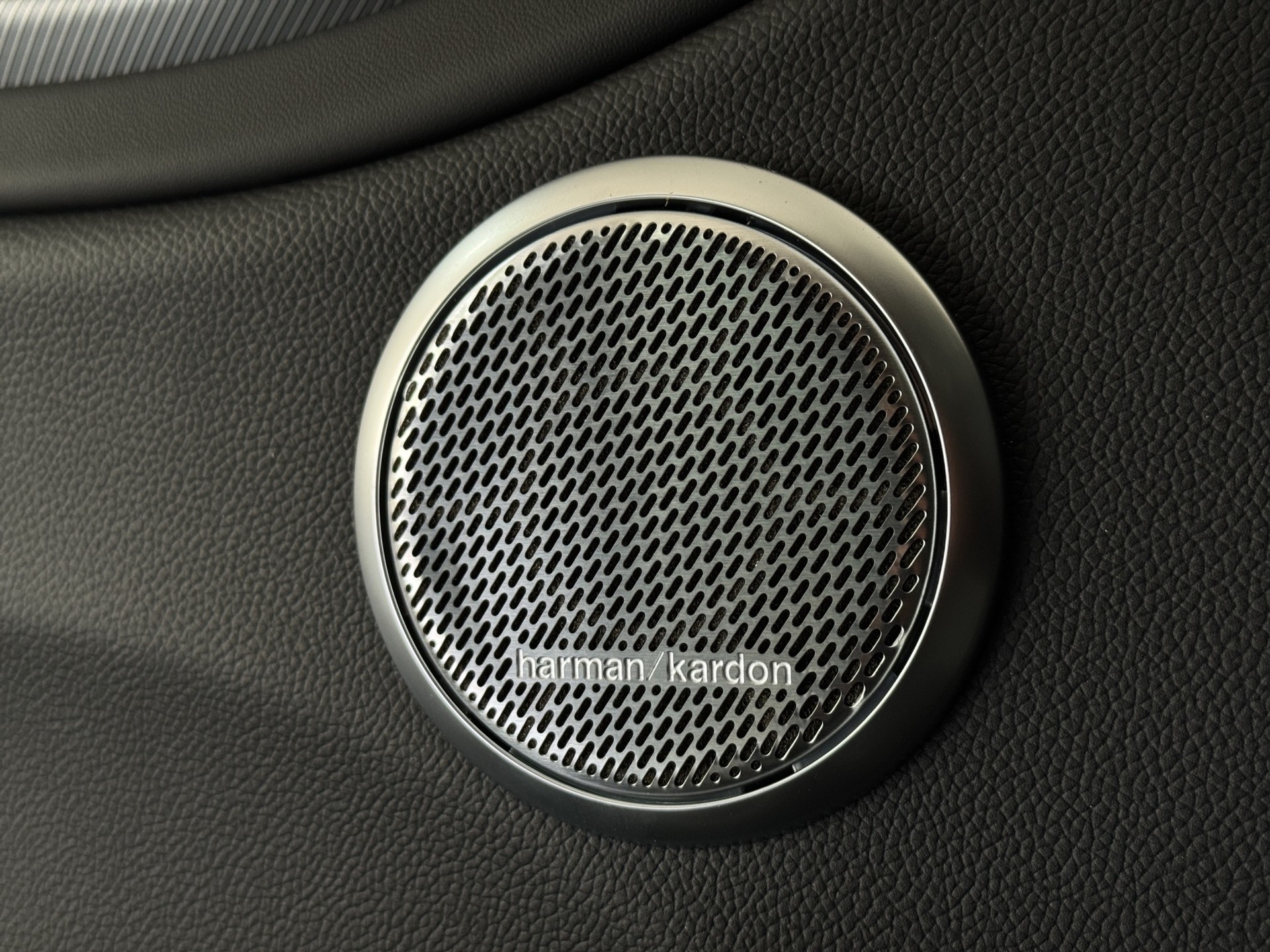ALFA ROMEO Giulia 2.0 Q4 Intensa Sky "Sonder-Edition mit Panorama-Glasschiebedach"-image-12