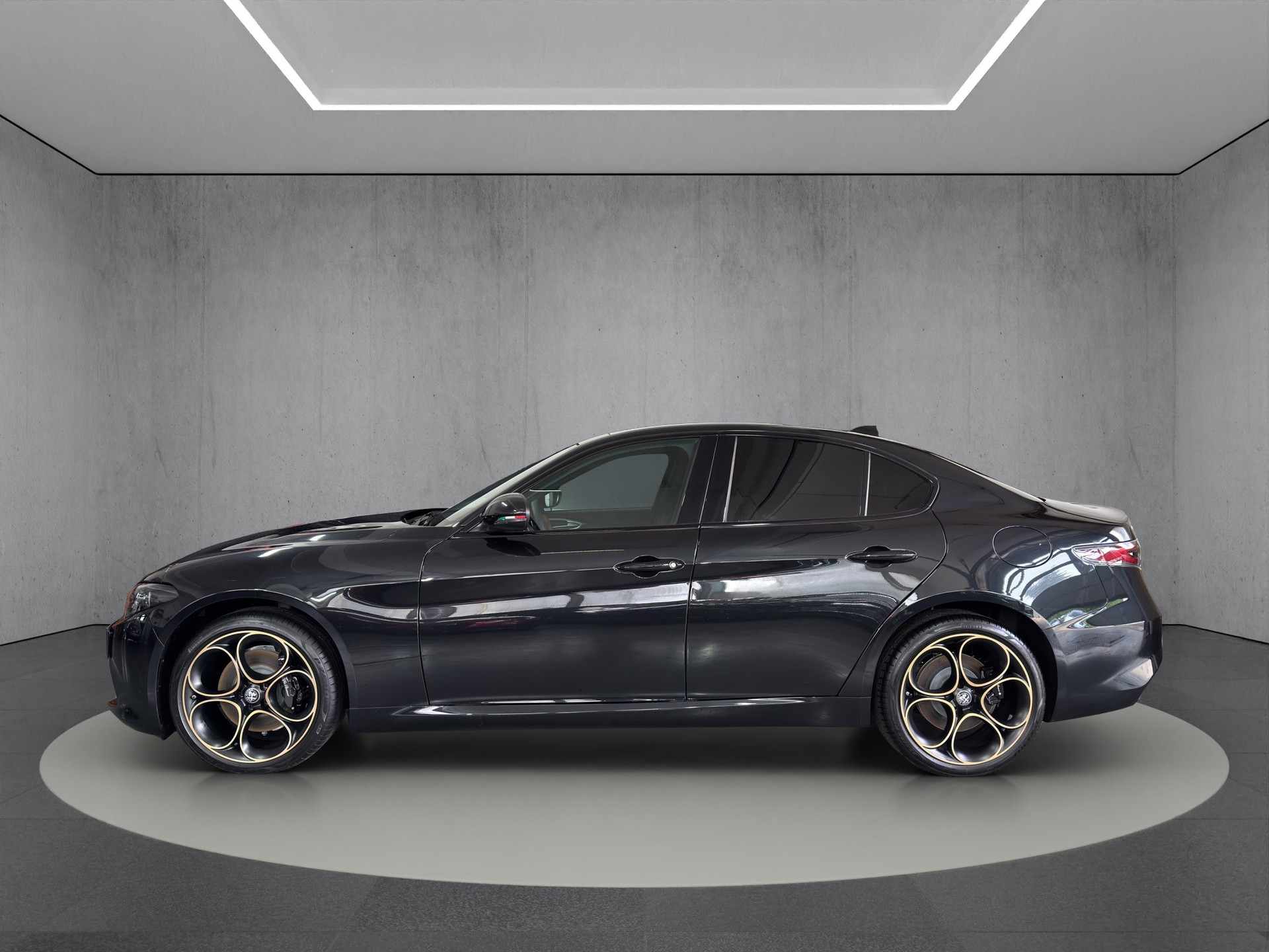 ALFA ROMEO Giulia 2.0 Q4 Intensa Sky "Sonder-Edition mit Panorama-Glasschiebedach"-image-2