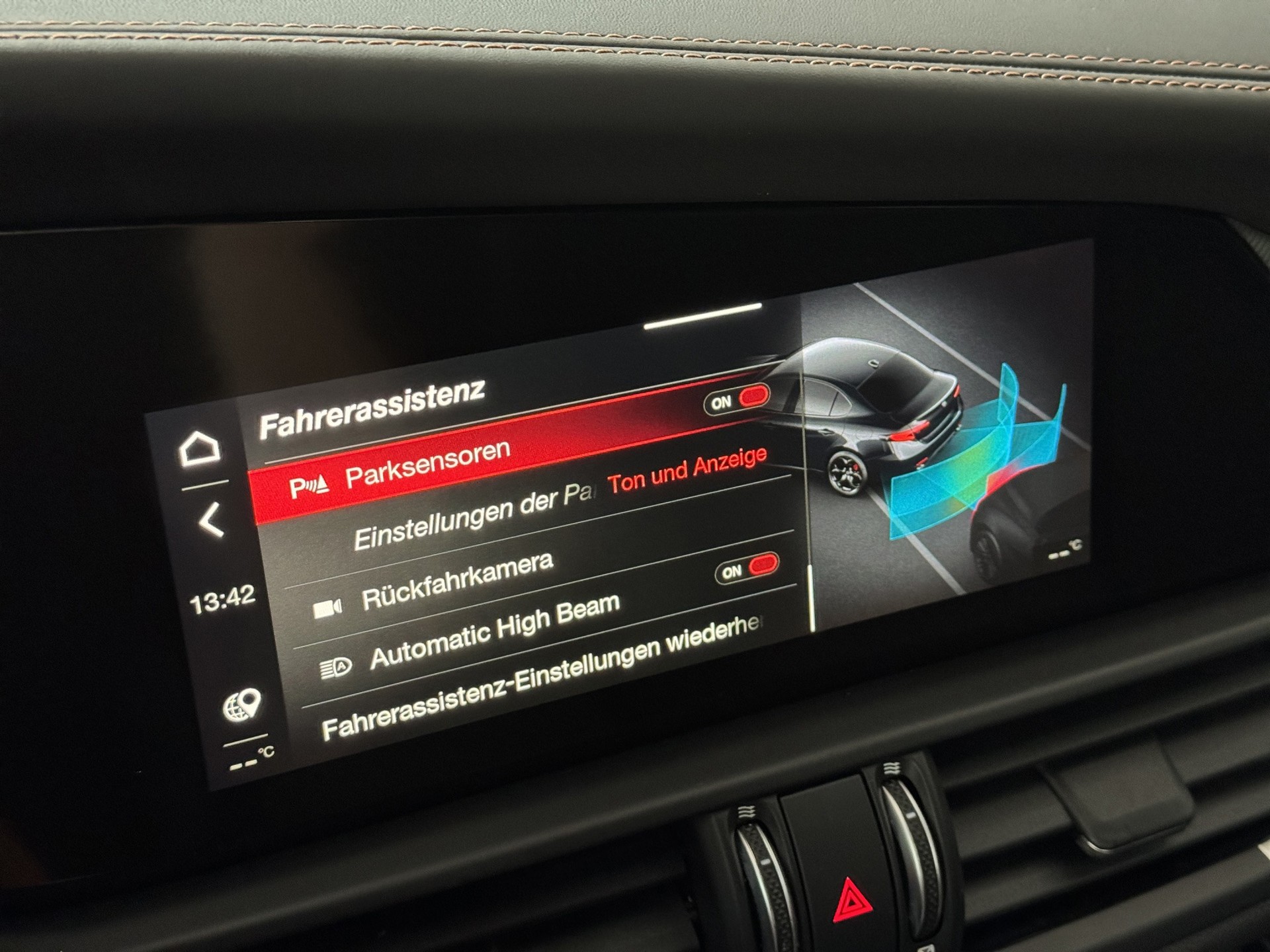 ALFA ROMEO Giulia 2.0 Q4 Intensa Sky "Sonder-Edition mit Panorama-Glasschiebedach"-image-27