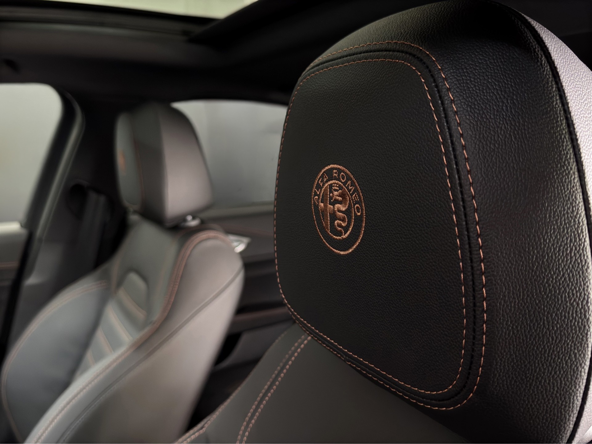 ALFA ROMEO Giulia 2.0 Q4 Intensa Sky "Sonder-Edition mit Panorama-Glasschiebedach"-image-10