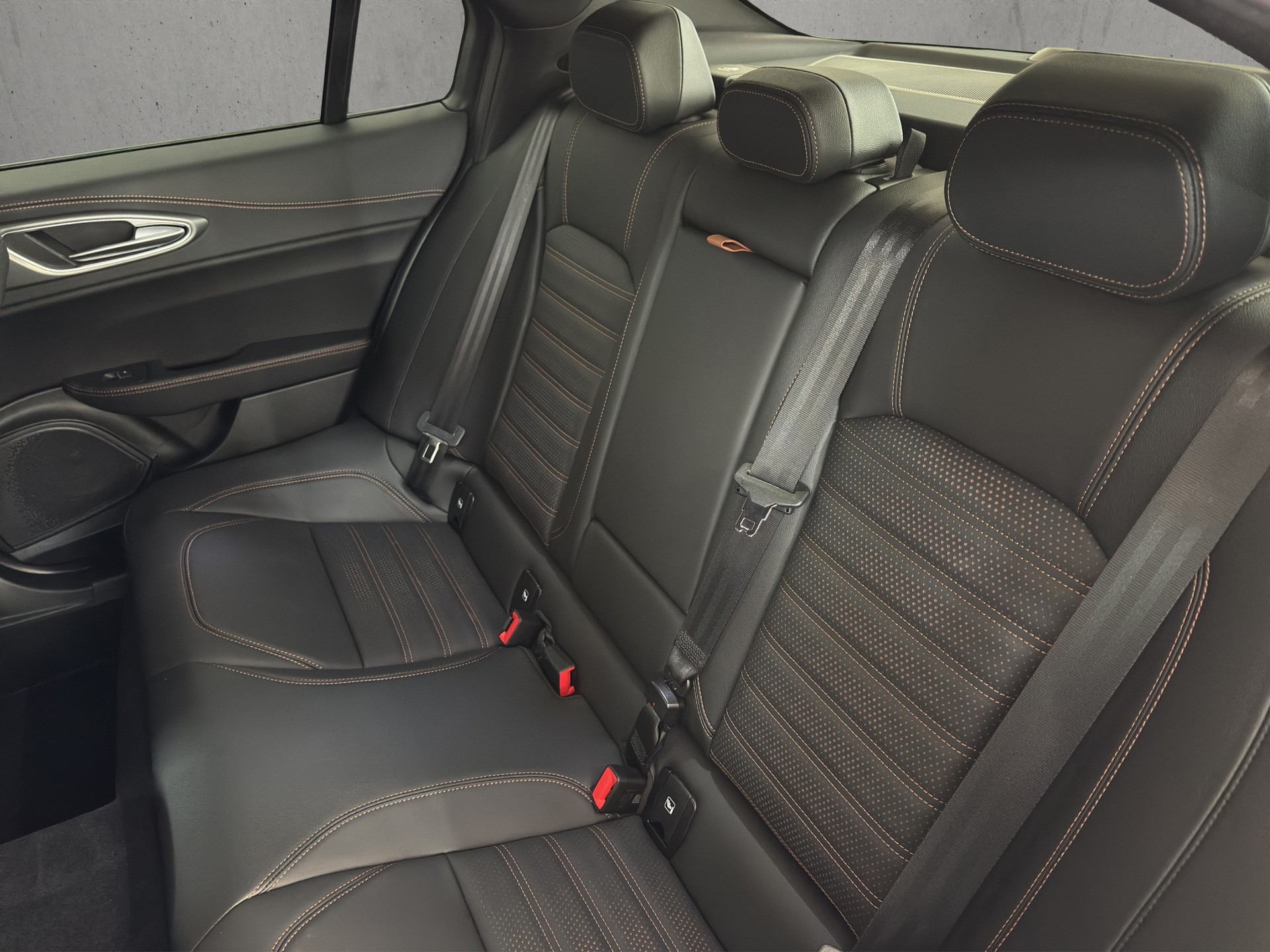 ALFA ROMEO Giulia 2.0 Q4 Intensa Sky "Sonder-Edition mit Panorama-Glasschiebedach"-image-13