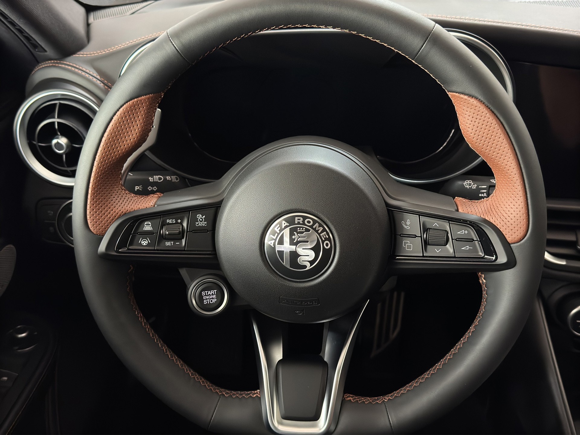 ALFA ROMEO Giulia 2.0 Q4 Intensa Sky "Sonder-Edition mit Panorama-Glasschiebedach"-image-16
