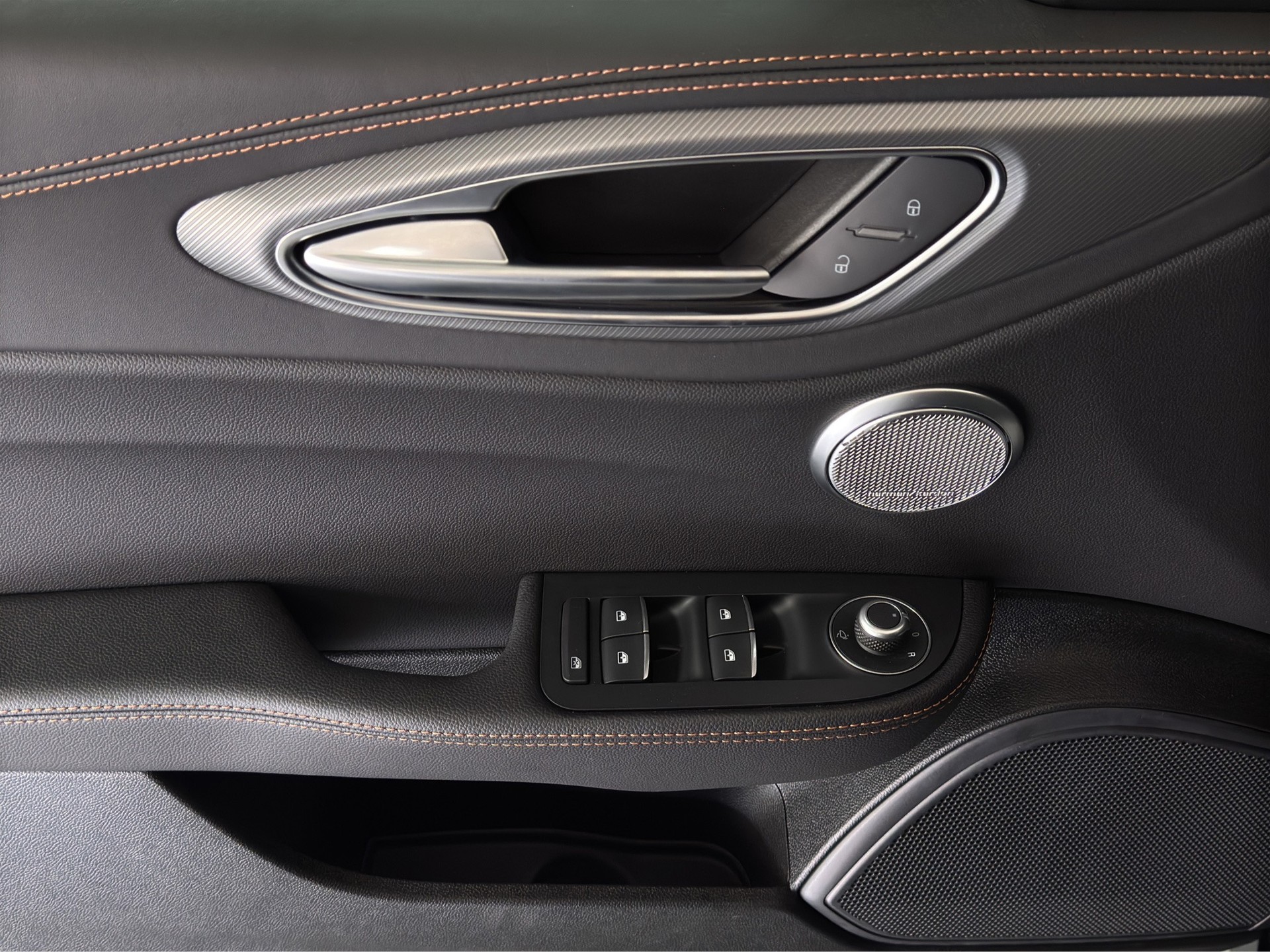 ALFA ROMEO Giulia 2.0 Q4 Intensa Sky "Sonder-Edition mit Panorama-Glasschiebedach"-image-11
