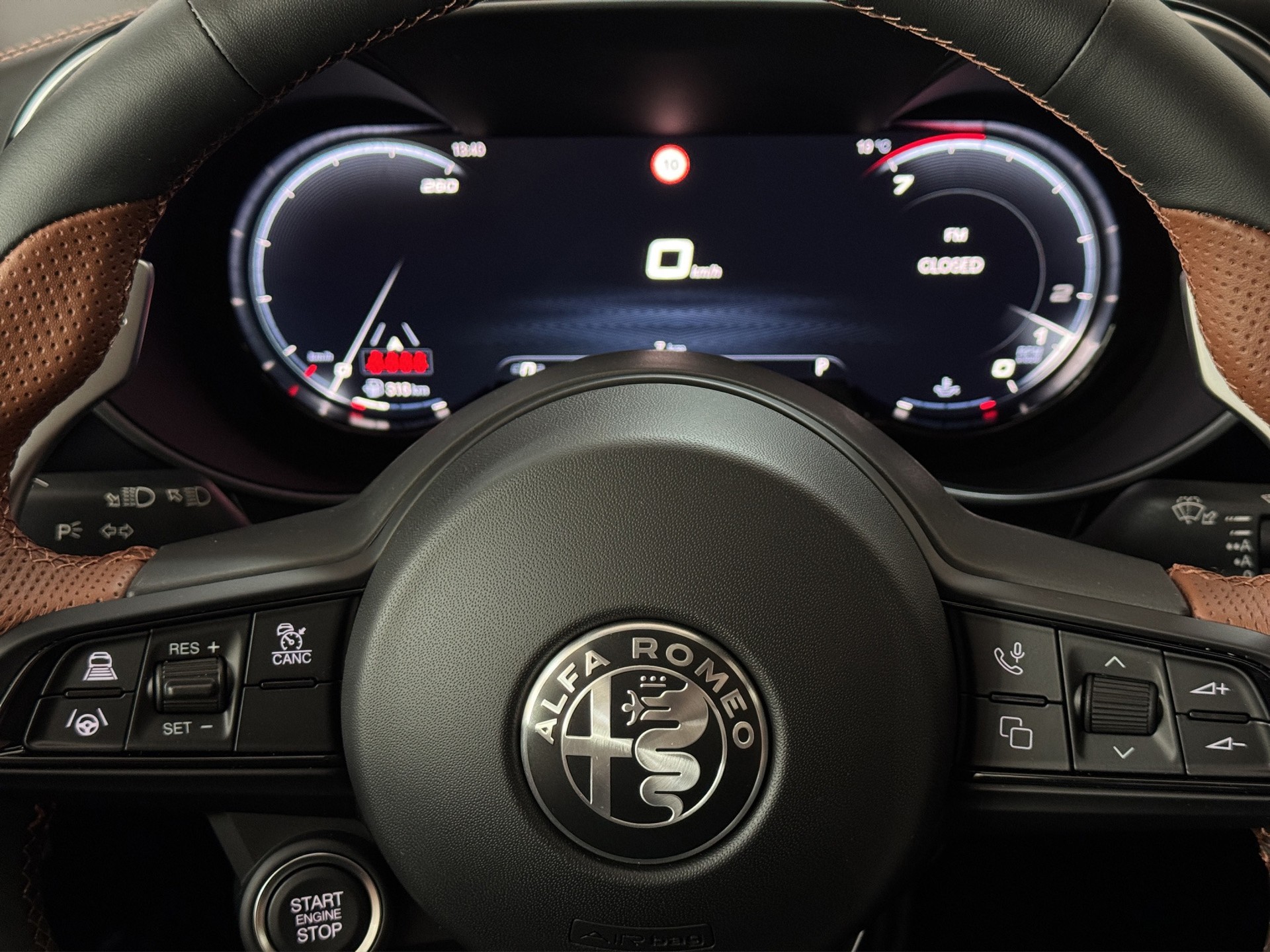 ALFA ROMEO Giulia 2.0 Q4 Intensa Sky "Sonder-Edition mit Panorama-Glasschiebedach"-image-17