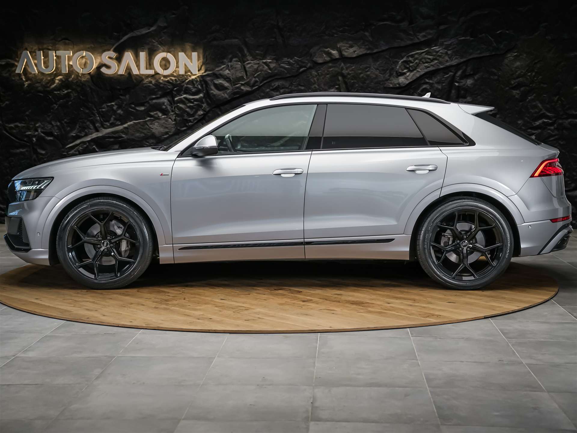 AUDI Q8 55 TFSI quattro tiptronic *22" Felgen*Panorama*B&O*Sitzbelüftung*Head-Up*-image-1