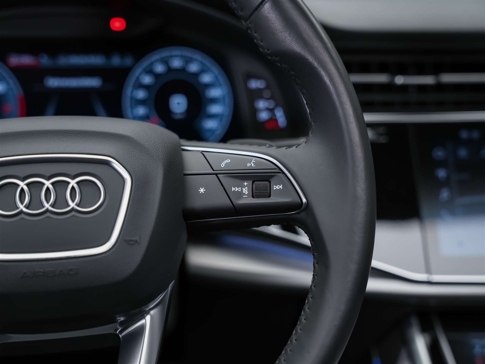 AUDI Q8 55 TFSI quattro tiptronic *22" Felgen*Panorama*B&O*Sitzbelüftung*Head-Up*-image-33