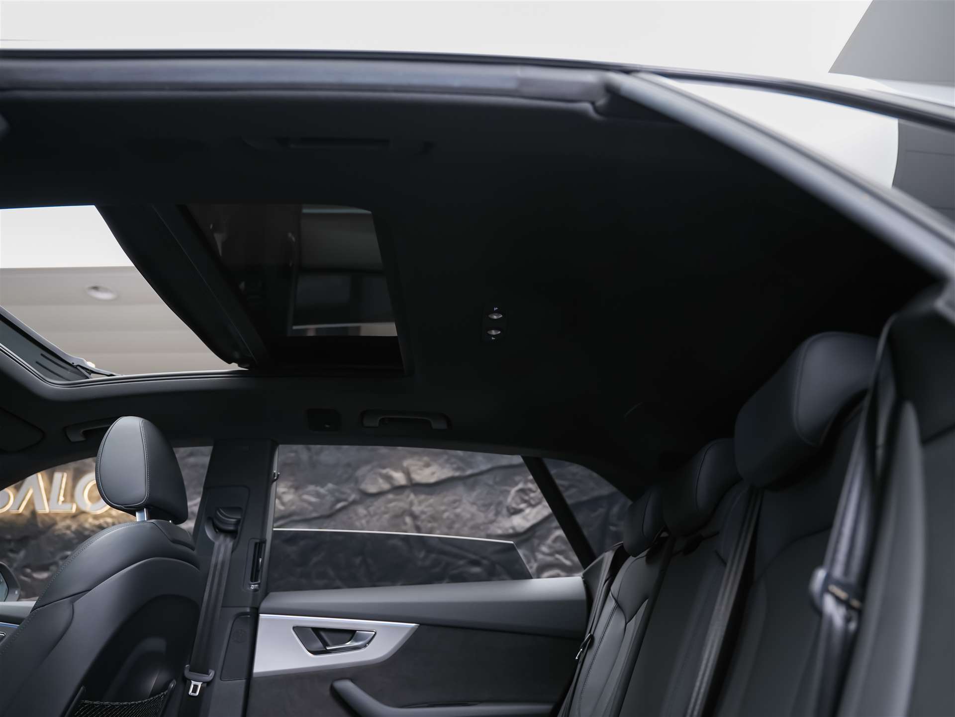 AUDI Q8 55 TFSI quattro tiptronic *22" Felgen*Panorama*B&O*Sitzbelüftung*Head-Up*-image-12