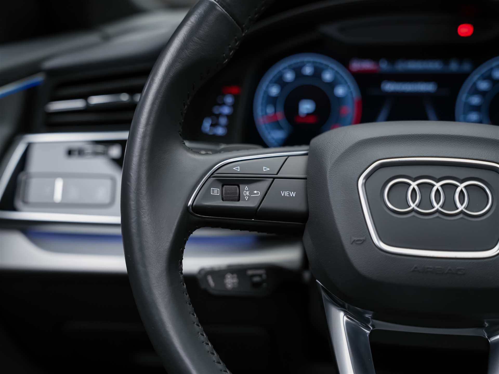AUDI Q8 55 TFSI quattro tiptronic *22" Felgen*Panorama*B&O*Sitzbelüftung*Head-Up*-image-32