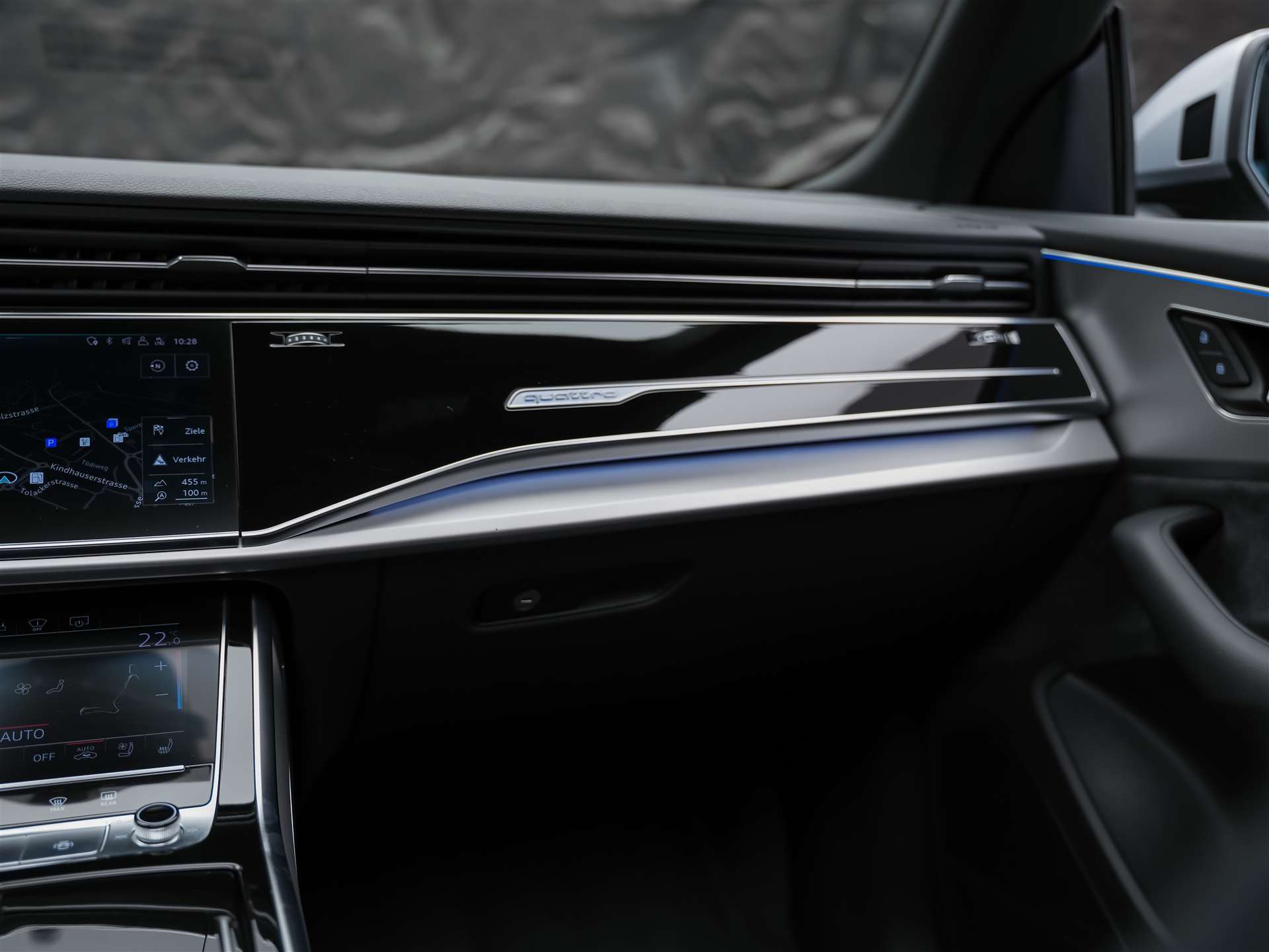 AUDI Q8 55 TFSI quattro tiptronic *22" Felgen*Panorama*B&O*Sitzbelüftung*Head-Up*-image-22