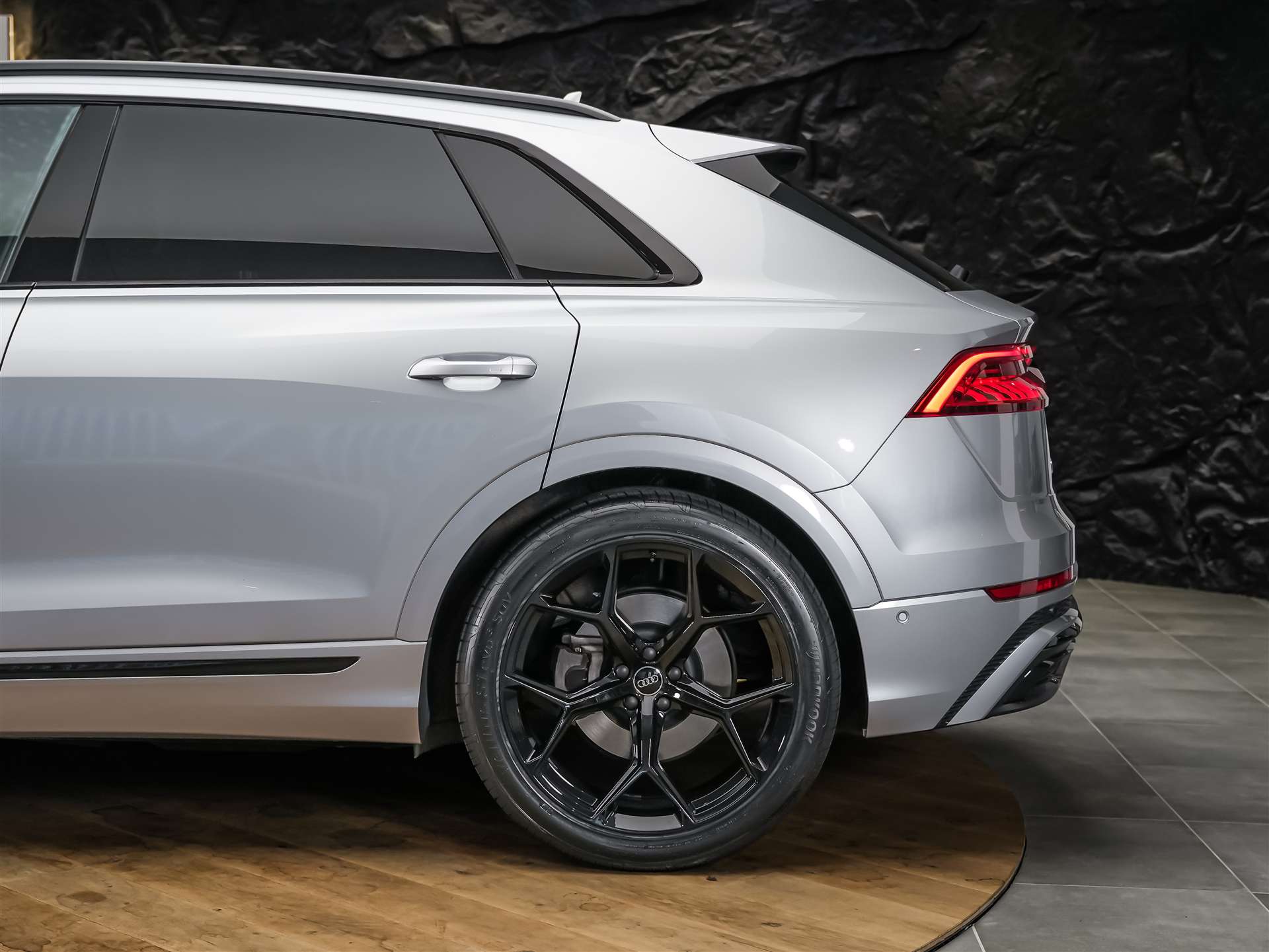 AUDI Q8 55 TFSI quattro tiptronic *22" Felgen*Panorama*B&O*Sitzbelüftung*Head-Up*-image-19