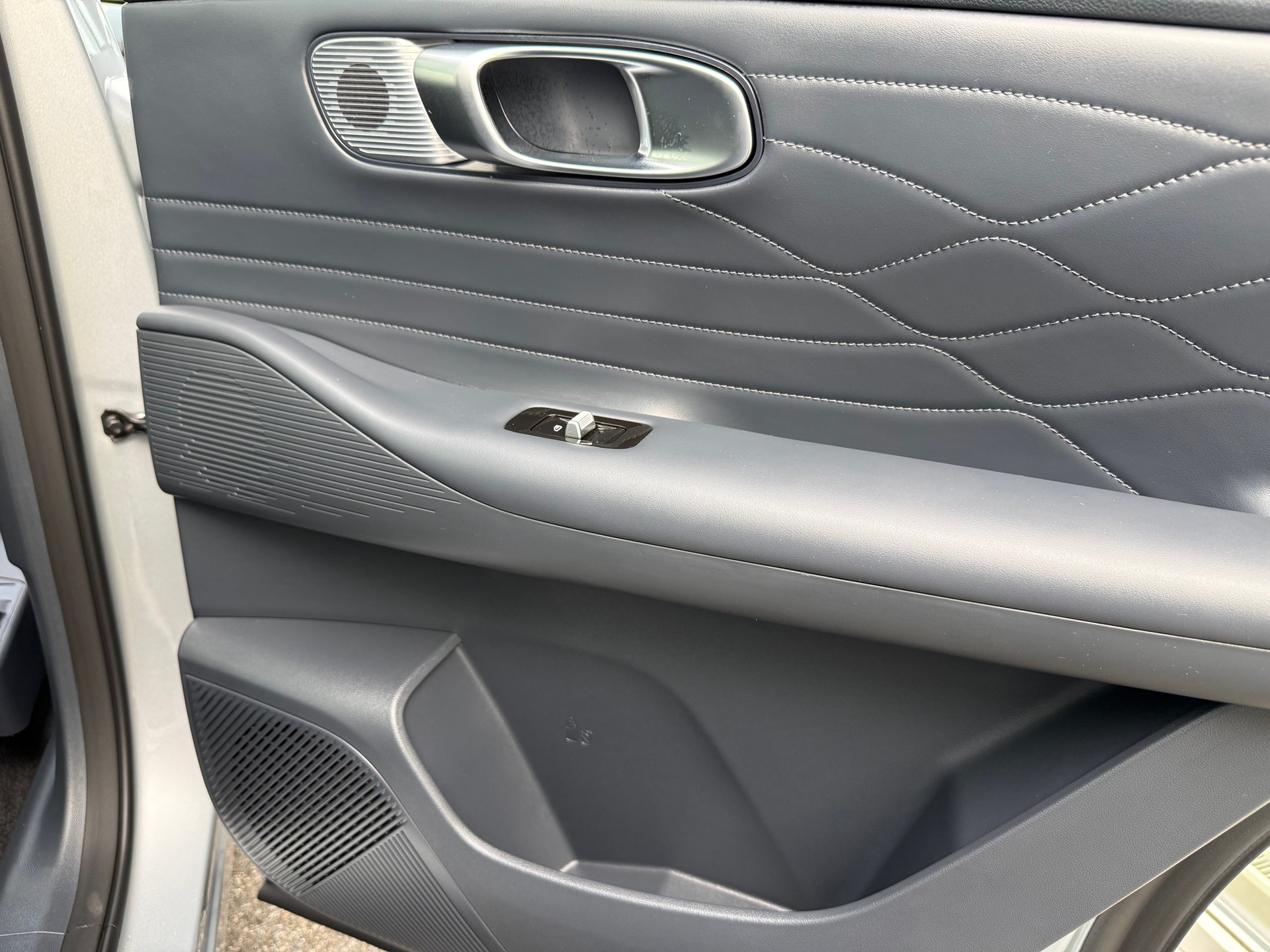 GEELY STARRAY EM-i Max+29.8 kWh cloudveil silver-image-21