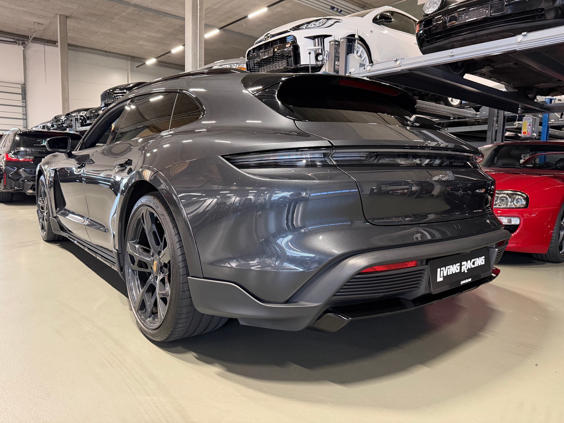PORSCHE Taycan 4 Cross Turismo *Batterie Perf.+*-image-2