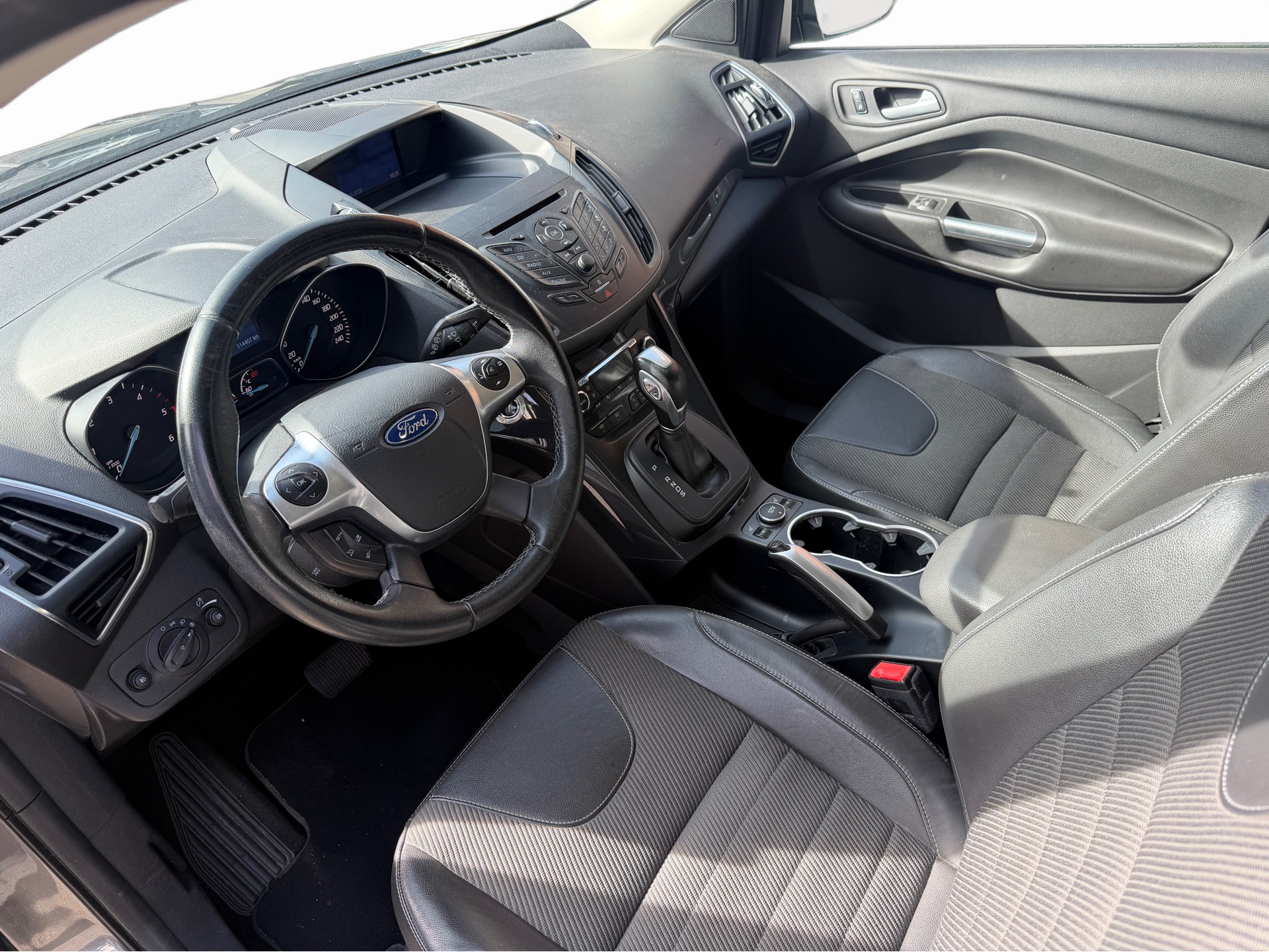 FORD Kuga 2.0 TDCi Titanium 4WD PowerShift *1. Hand* *Navi* *Winterräder*-image-12