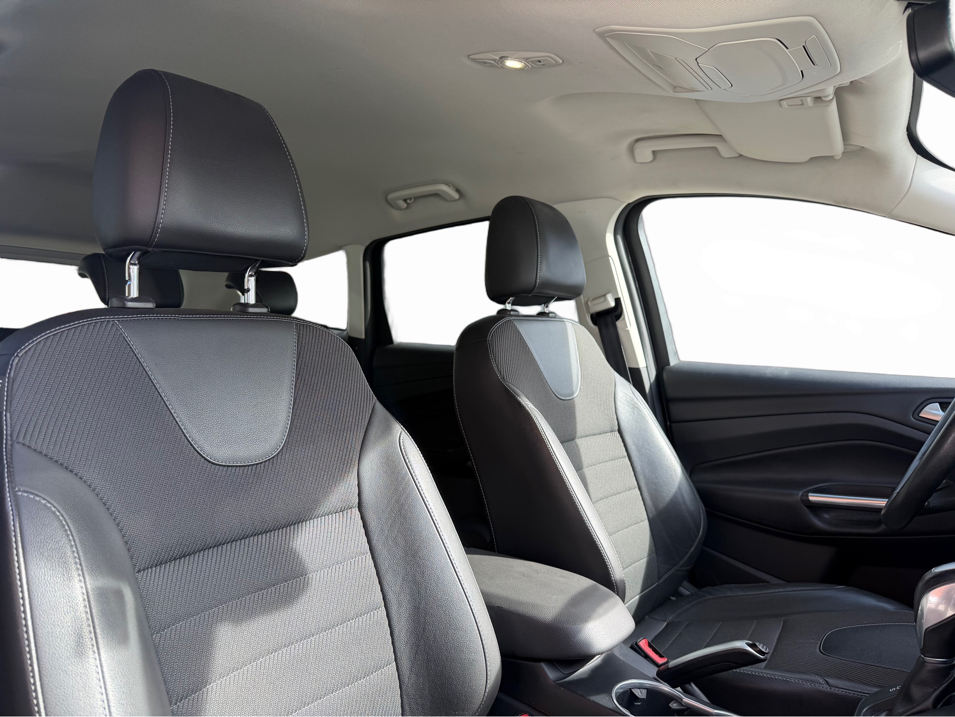 FORD Kuga 2.0 TDCi Titanium 4WD PowerShift *1. Hand* *Navi* *Winterräder*-image-17