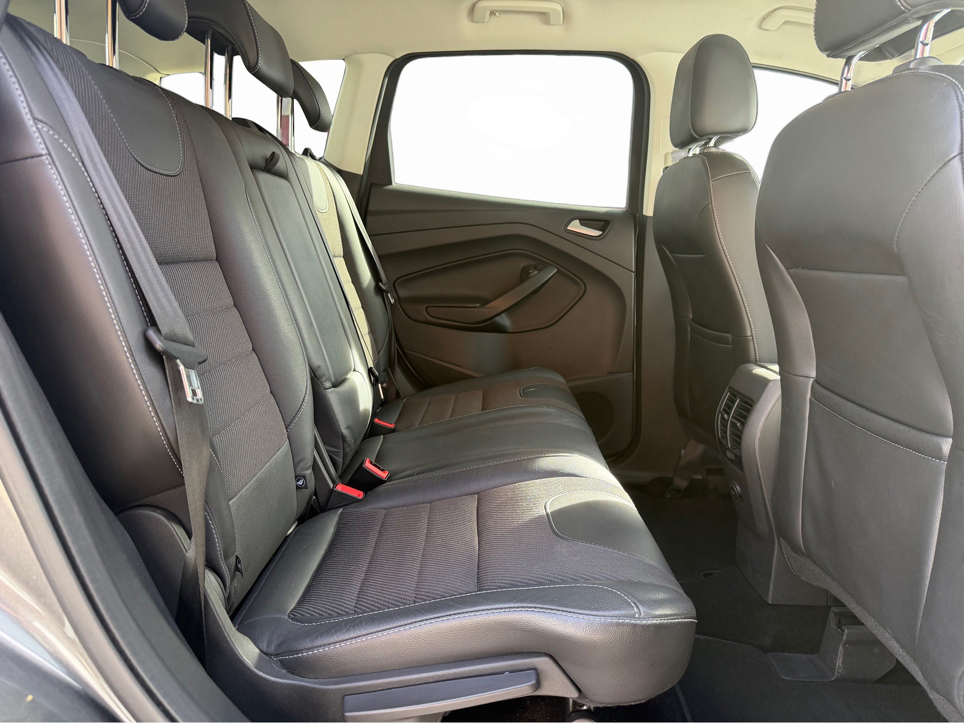 FORD Kuga 2.0 TDCi Titanium 4WD PowerShift *1. Hand* *Navi* *Winterräder*-image-19