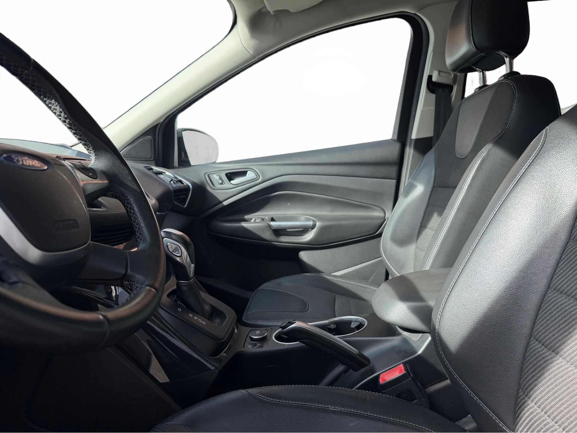 FORD Kuga 2.0 TDCi Titanium 4WD PowerShift *1. Hand* *Navi* *Winterräder*-image-13