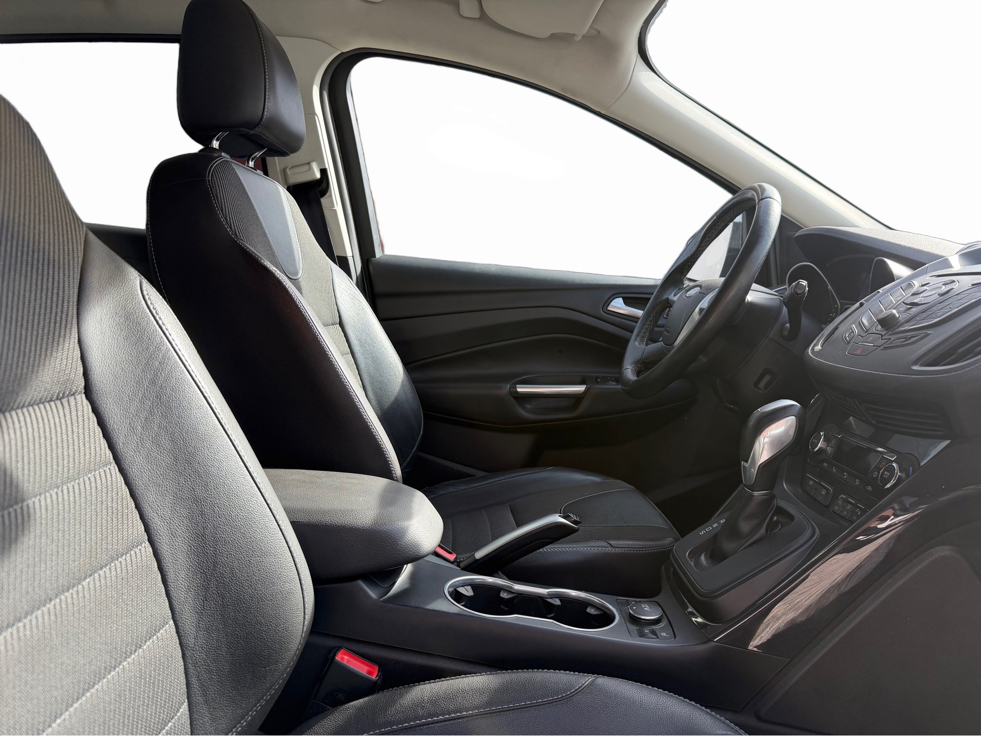 FORD Kuga 2.0 TDCi Titanium 4WD PowerShift *1. Hand* *Navi* *Winterräder*-image-16