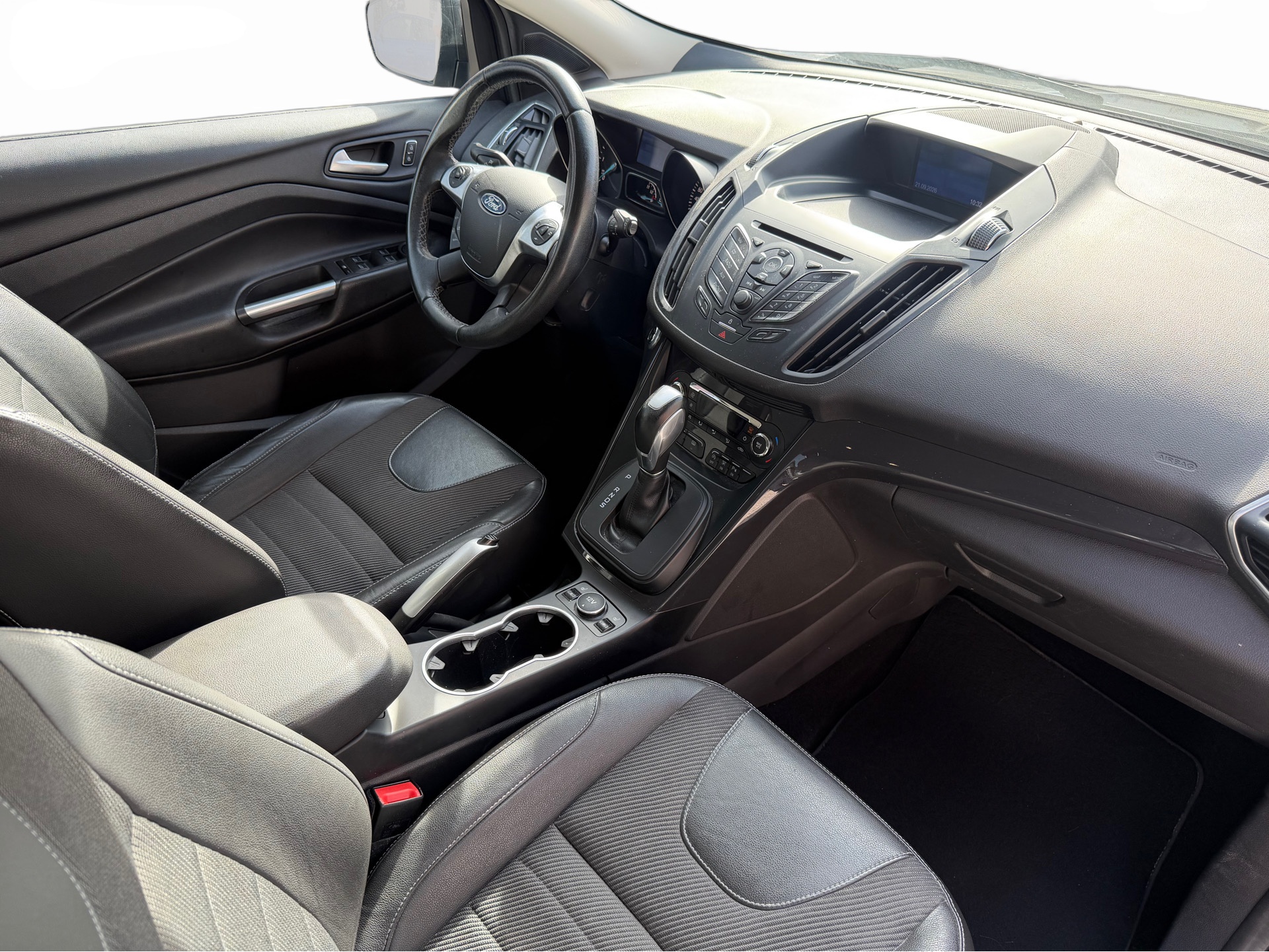 FORD Kuga 2.0 TDCi Titanium 4WD PowerShift *1. Hand* *Navi* *Winterräder*-image-15